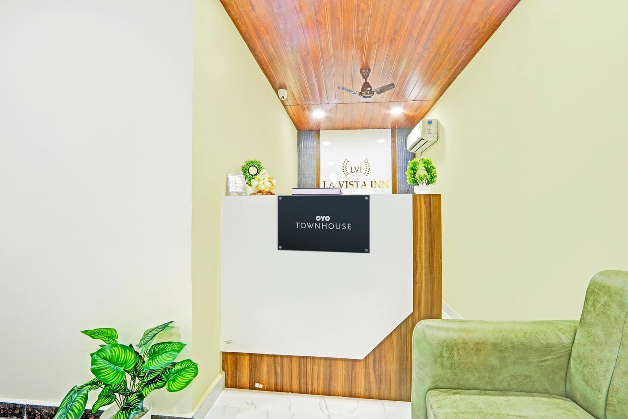 Townhouse La Vista Inn Grand Hotel