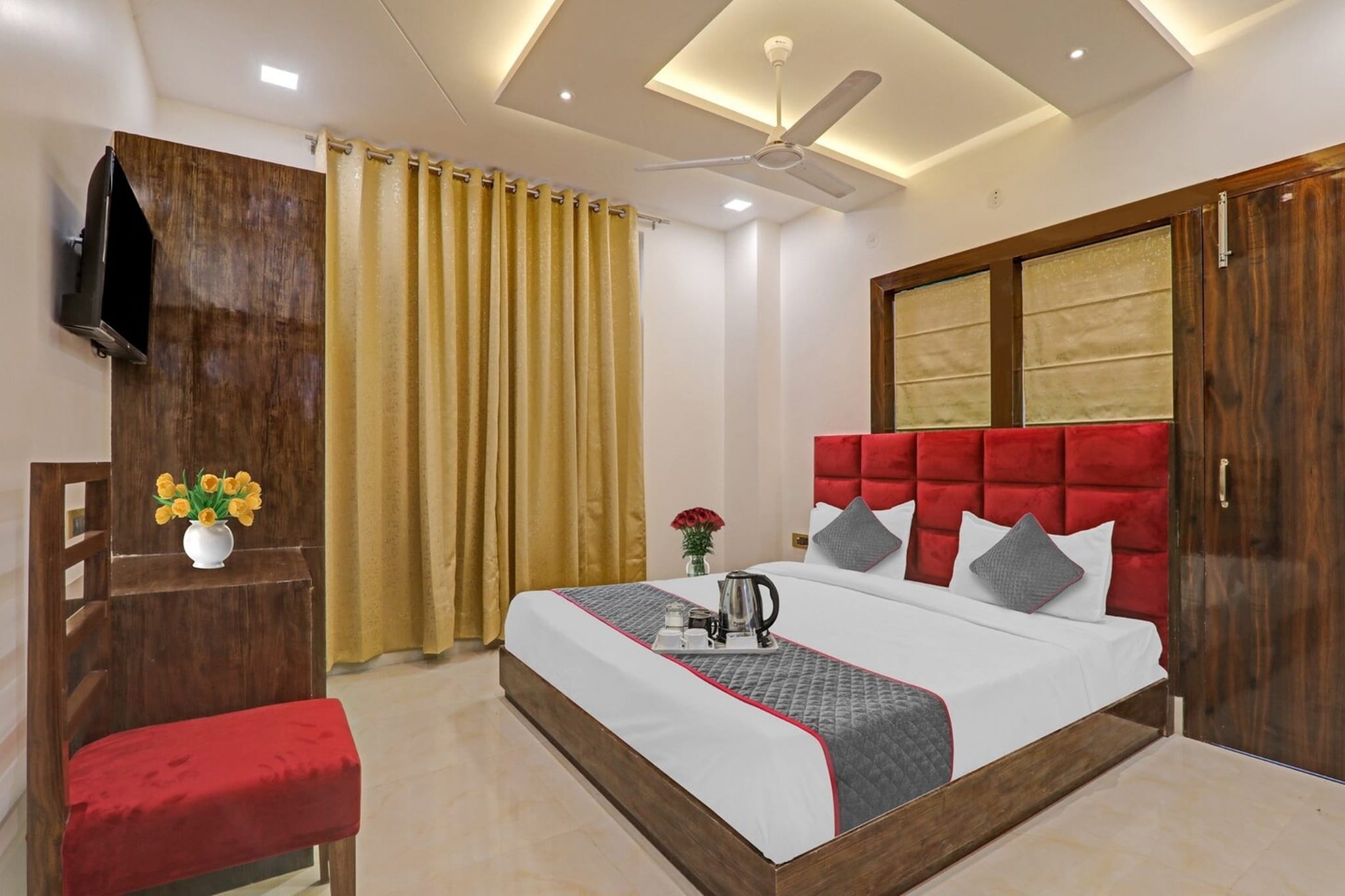 Townhouse Hotel Spotlight