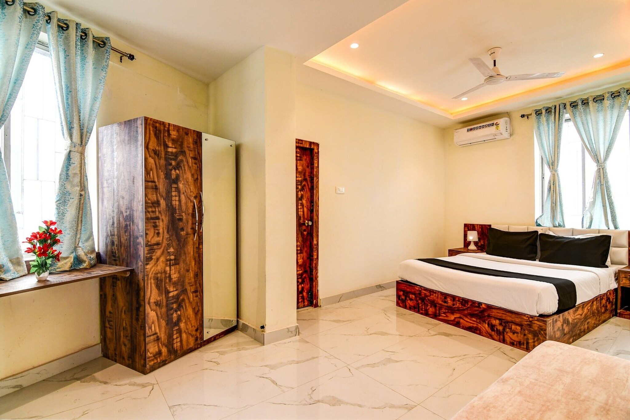 Enjoy a comfortable and hassle-free experience at our thoughtfully designed property. Each room is equipped with modern amenities, cozy bedding, and elegant decor to make you feel right at home. Located conveniently with easy access to public transport and major attractions, it's perfect for both business and leisure travelers. Cleanliness and guest comfort are our top priorities, and our team is available 24/7 to assist you throughout your stay. 

Early Check-In Policy: A full day’s room rate will be charged for check-ins before 6:00 AM. Complimentary early check-in is available between 6:00 AM and 10:00 AM, subject to room availability.
Check-in is only available to guests aged 18 and above. Please provide a government-issued ID to confirm your age.