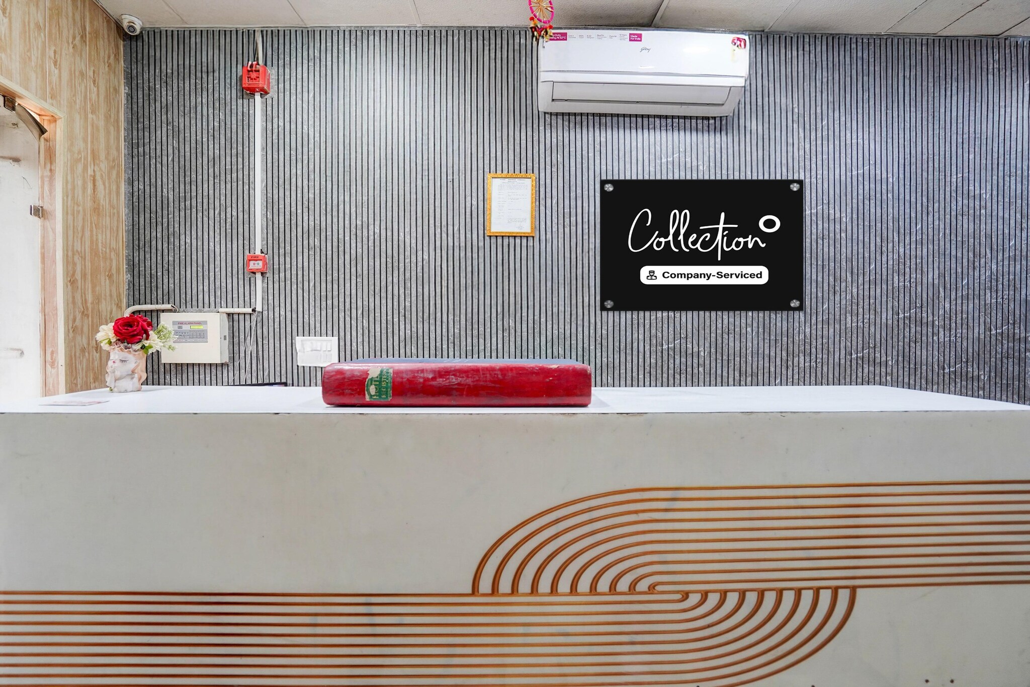 Ground floor: (bedroom(double bed, TV, seating area, electric kettle, air conditioning, telephone), bathroom(bathtub or shower, shower, washbasin, toilet, Towels incl., shampoo, body soap, hot water))