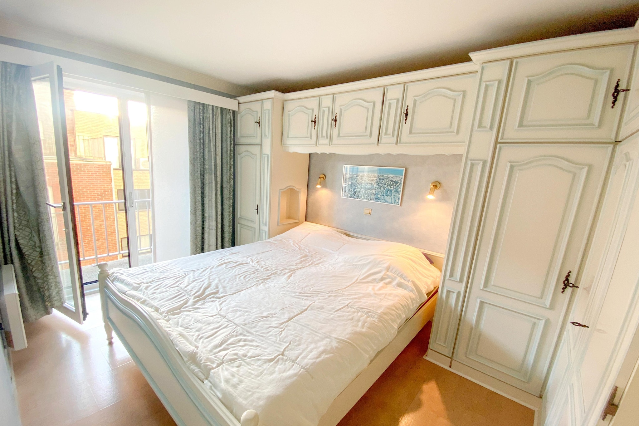 On the 5th floor: (open kitchen(stove, coffee machine(pads), oven, microwave, dishwasher, fridge-freezer), Living/diningroom(TV(digital), dining table, seating area), bedroom(double bed(twin duvet, 160 x 200 cm)), bedroom(double bed(twin duvet, 160 x 200 cm)), bathroom(bathtub with shower, washbasin, toilet), toilet(toilet))\n\nInternet access, terrace(balcony or terrace), bicycle storage(Parking, Parking), lift