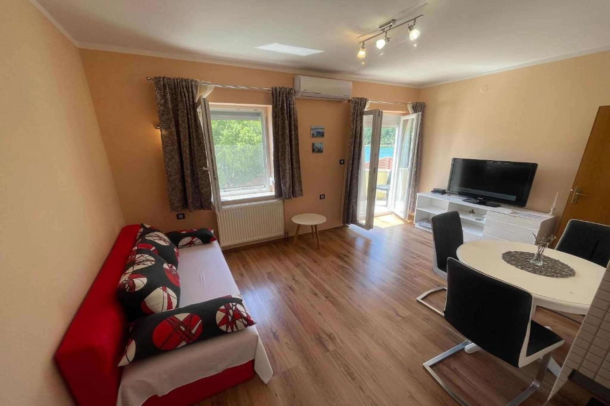 Cosy balcony apartment in Obrovac