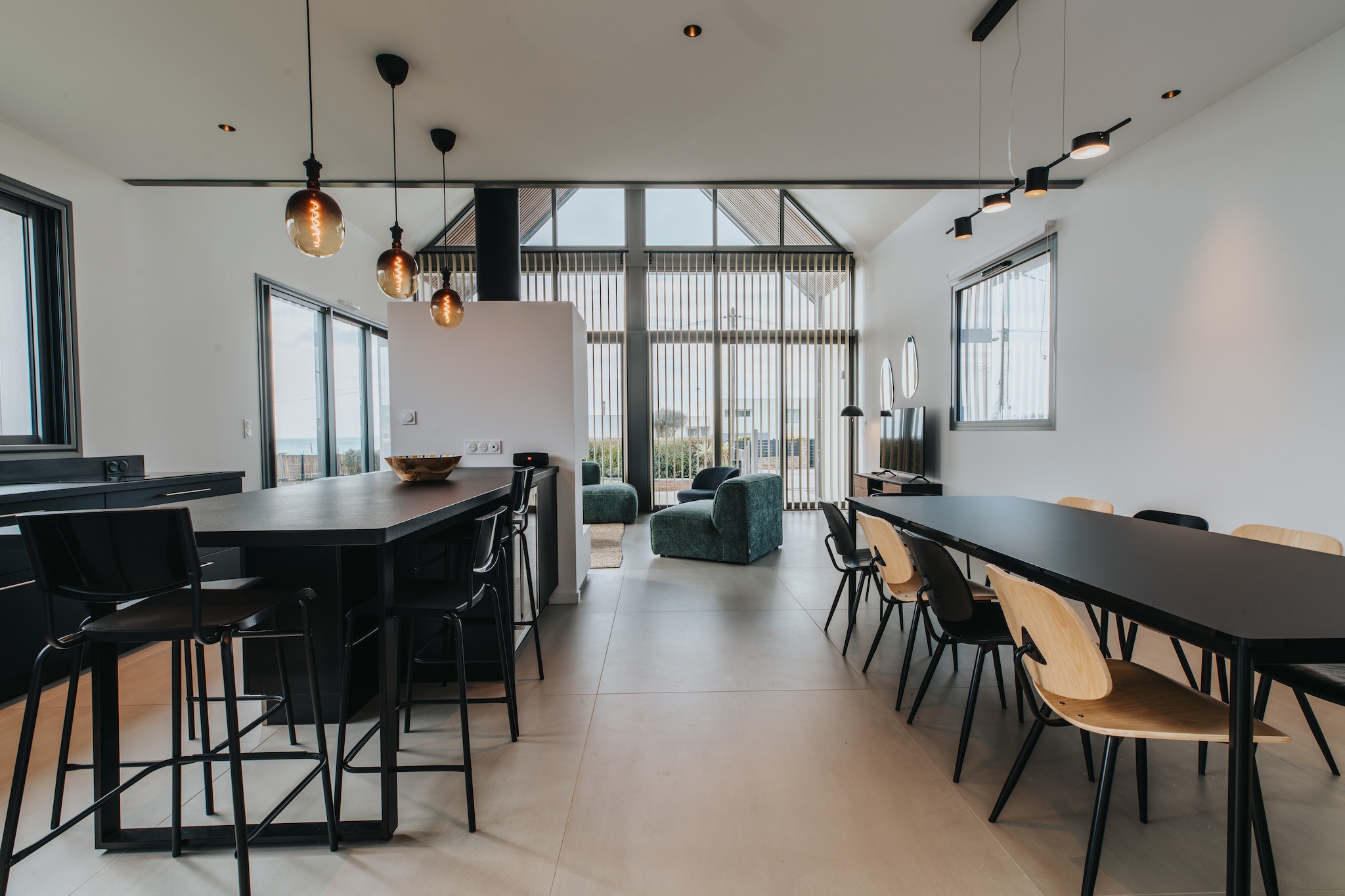 Architect-designed villa with sea view