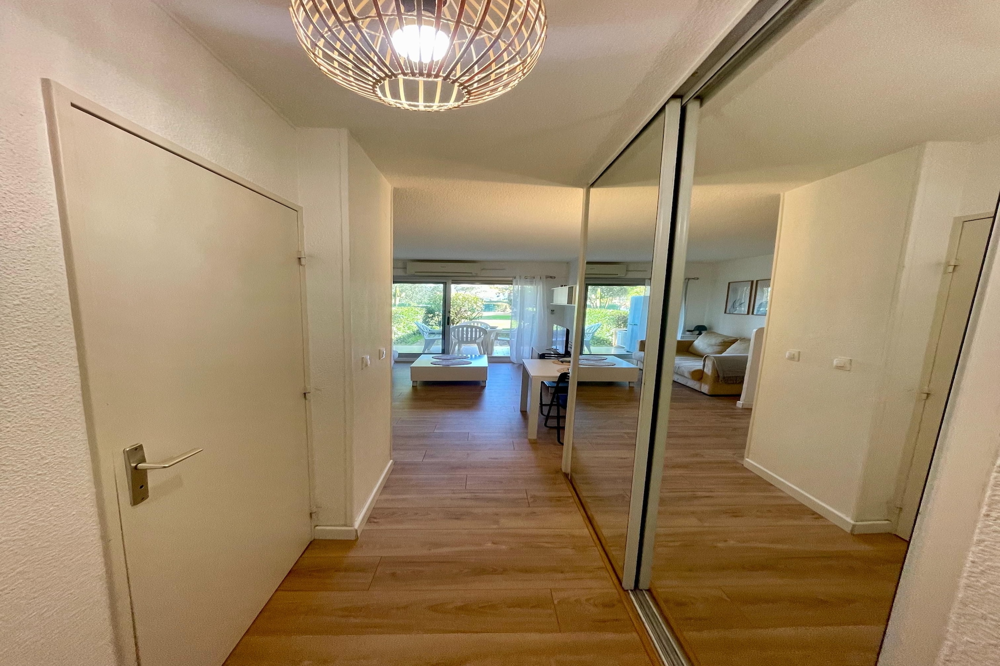 Vélusine-Hal-ontvangst