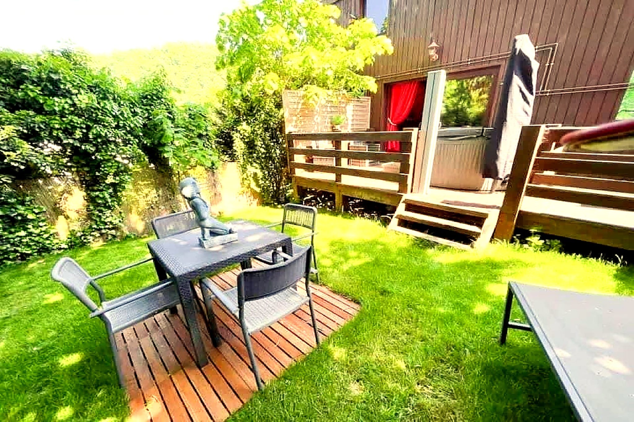 Hondvriendelijke woning met jacuzzi-Tuinen zomer