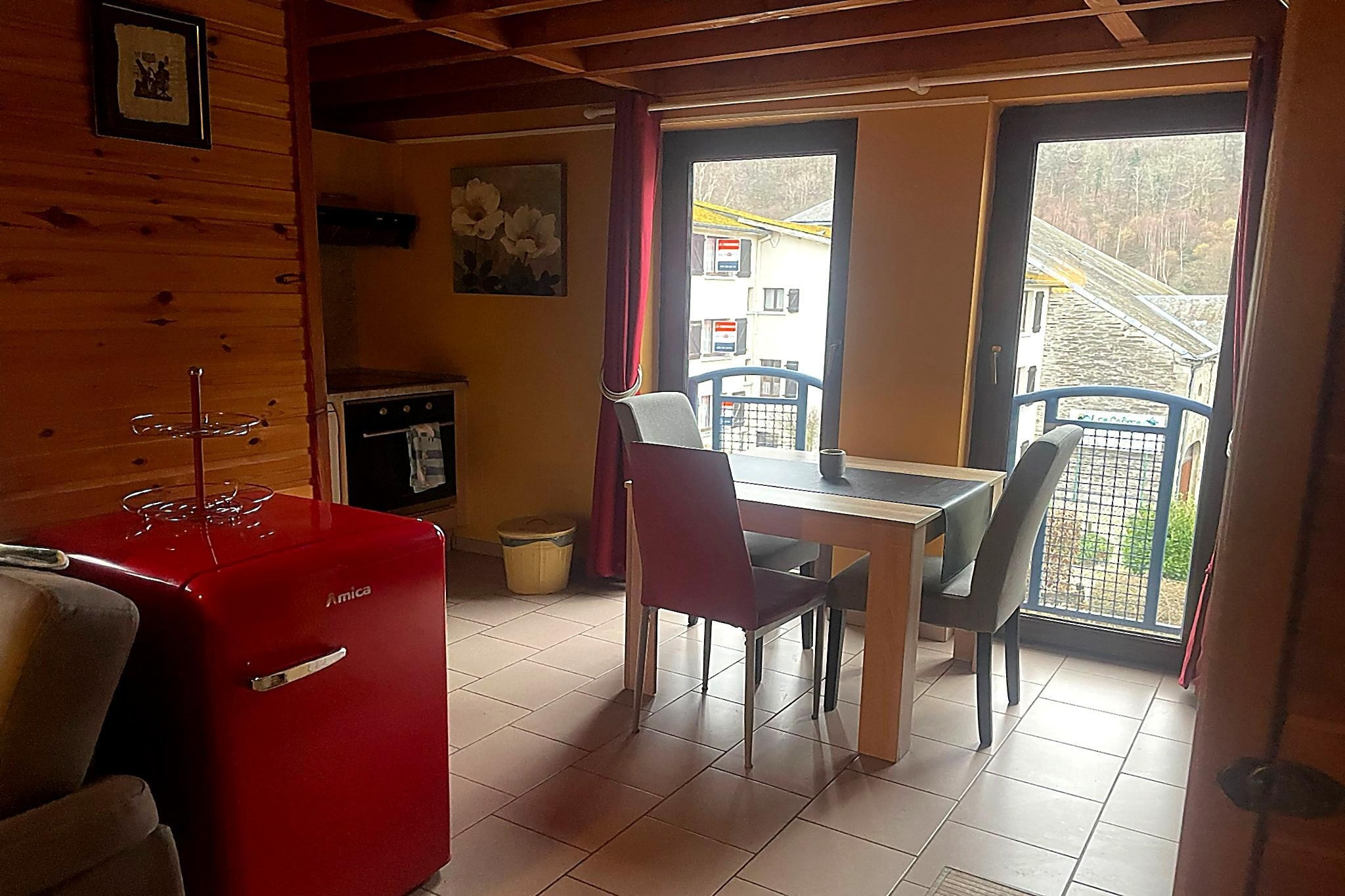 Hondvriendelijke woning met sauna en jacuzzi-Eetkamer