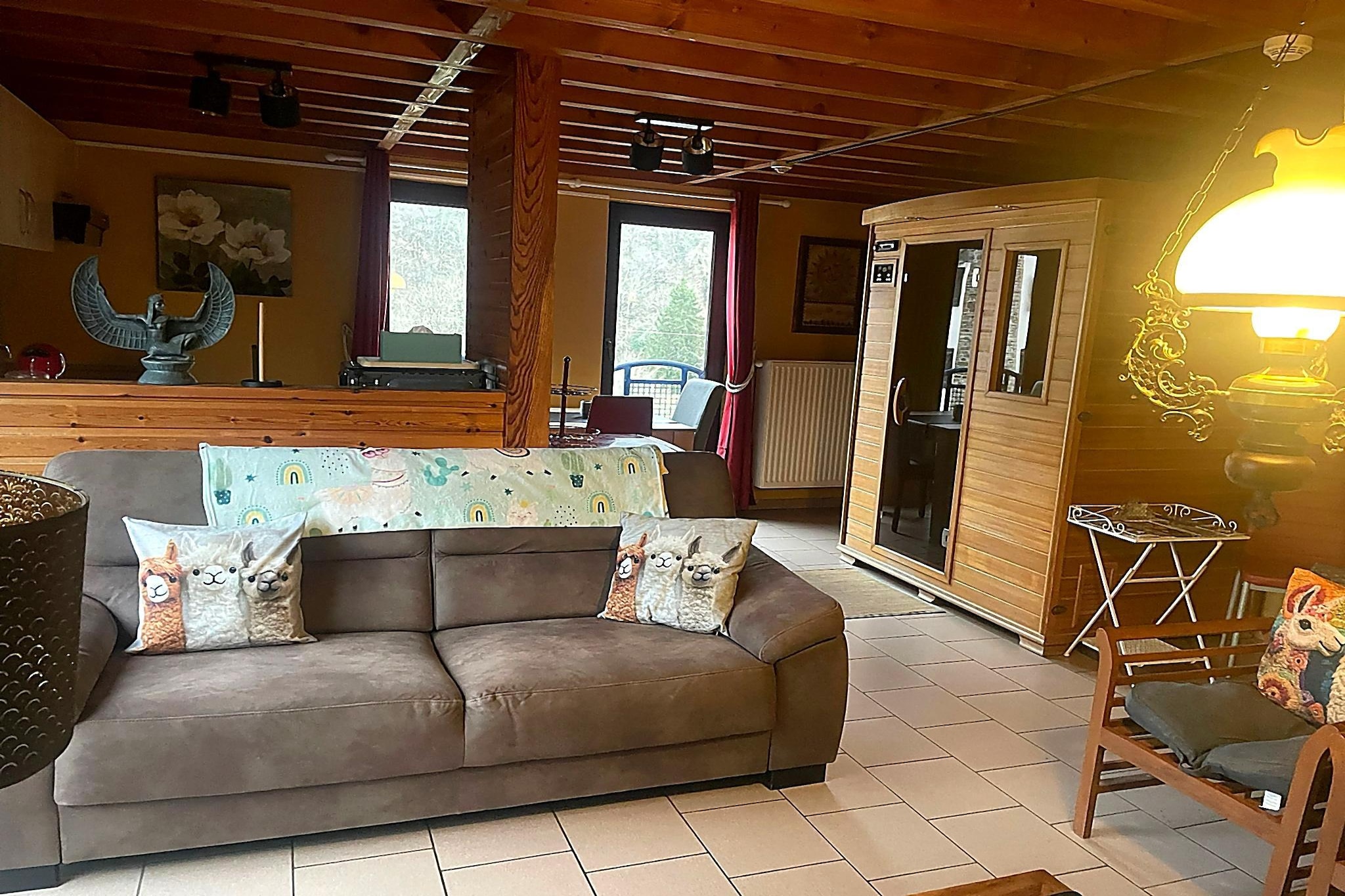 Hondvriendelijke woning met sauna en jacuzzi-Woonkamer