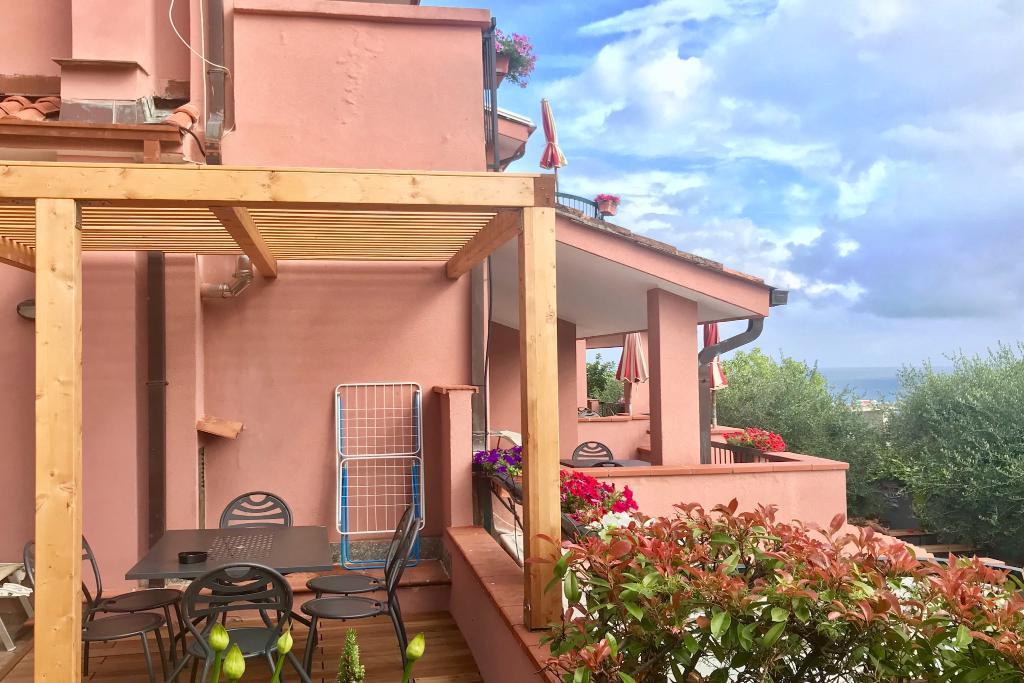 RESIDENCE VILLA GIADA IMPERIA - THREE-ROOM APT 6 PAX Lavanda R6-Terrasbalkon