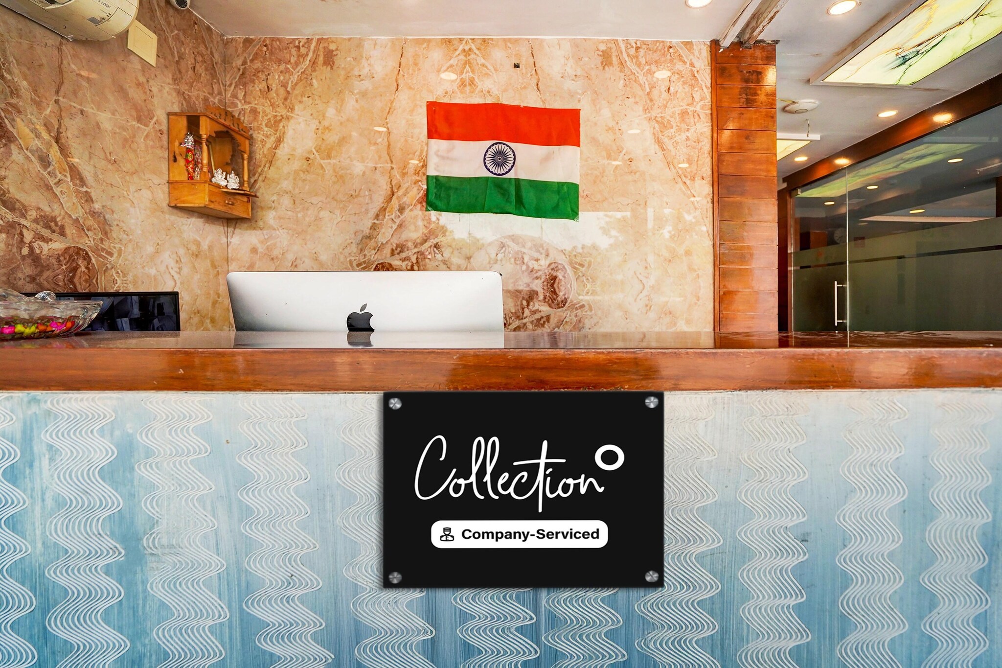 Ground floor: (bedroom(double bed, TV, seating area, air conditioning, Towels incl., telephone), bathroom(bathtub or shower, shower, washbasin, toilet, shampoo, body soap, hot water), Parking, lift)