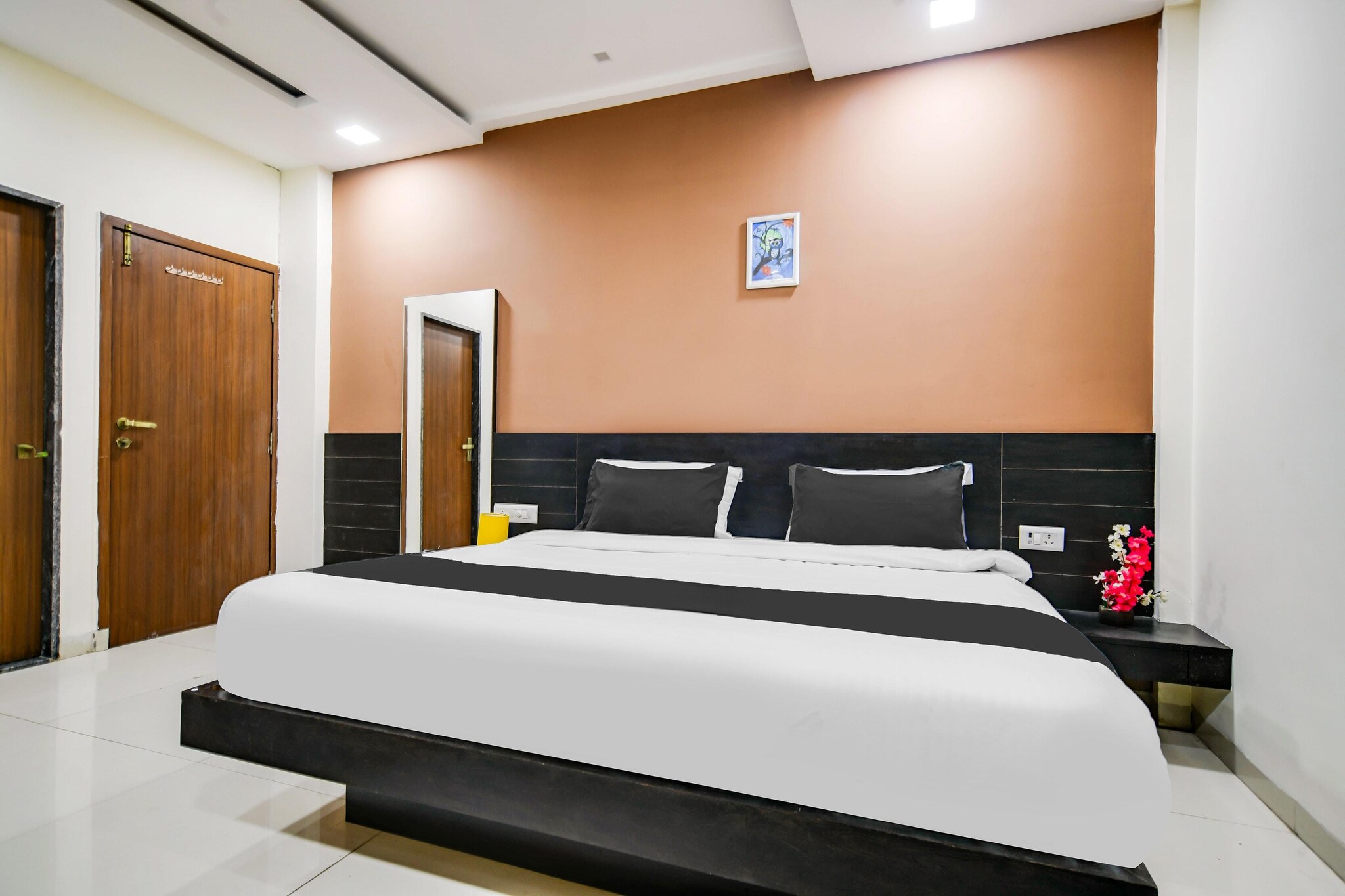 Super Collection O Indore Near Omax City 1