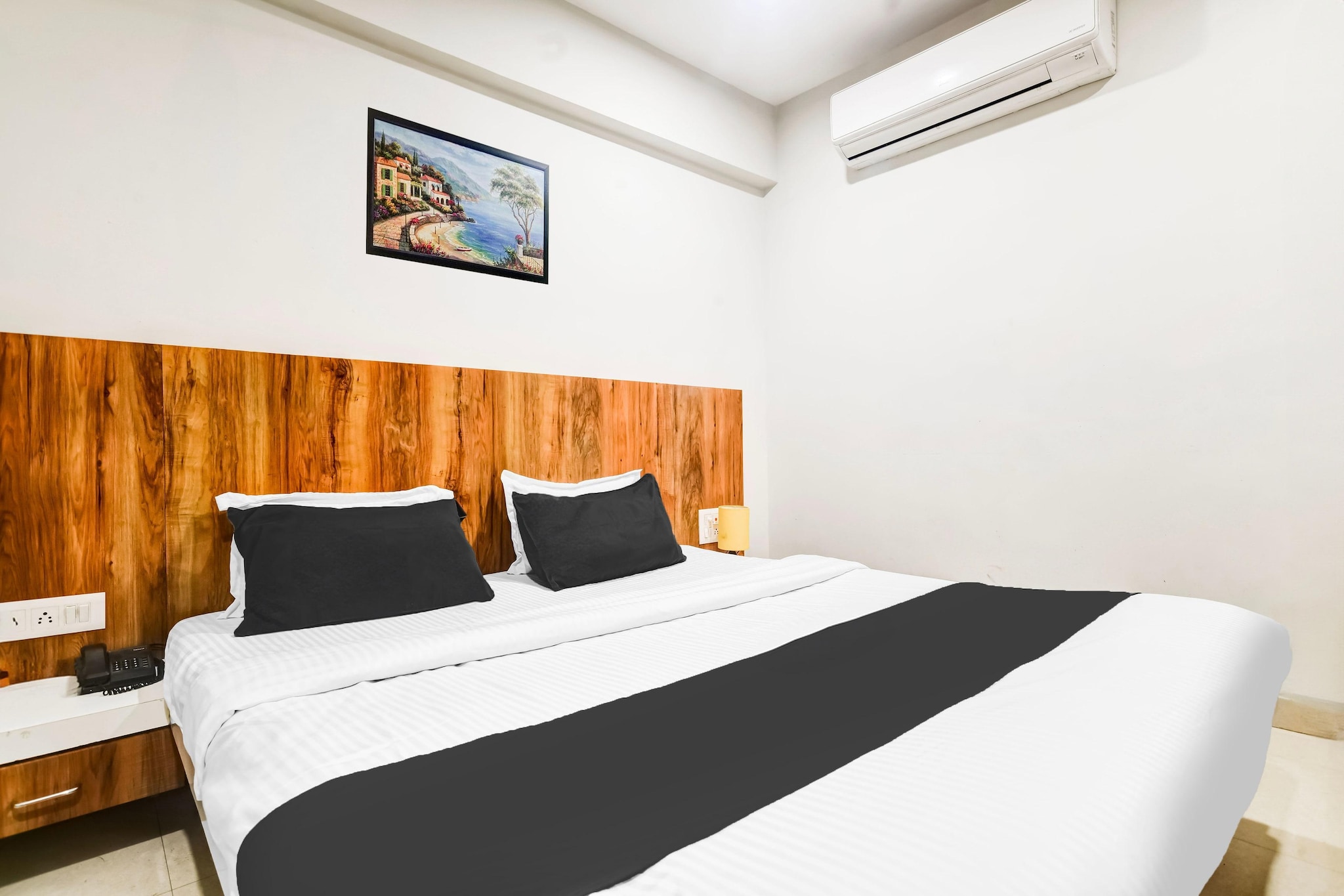 Comfortable Accommodations: Hotel O Jawahar Marg Formerly Hotel Virat in Indore offers family rooms with air-conditioning, private bathrooms, work desks, and seating areas. Each room includes free toiletries, a bath or shower, TV, and tiled floors.
Essential Facilities: Guests enjoy free WiFi throughout the property, a lift, 24-hour front desk, shared kitchen, housekeeping, laundry, room service, and luggage storage. Additional amenities include air-conditioning, private bathrooms, work desks, seating areas, free toiletries, bath or shower, TV, and tiled floors.
Prime Location: Located 7 km from Devi Ahilya Bai Holkar Airport, the hotel is a 5-minute walk from Rajwada Palace and 2 km from Indore Junction Station. ISKCON Indore is 11 km away.
Unmarried couples are warmly welcome at this property.
Guests with local ID proof are warmly welcome.
Early Check-In Policy: A full day’s room rate will be charged for check-ins before 6:00 AM. Complimentary early check-in is available between 6:00 AM and 10:00 AM, subject to room availability.
Check-in is only available to guests aged 18 and above. Please provide a government-issued ID to confirm your age.
