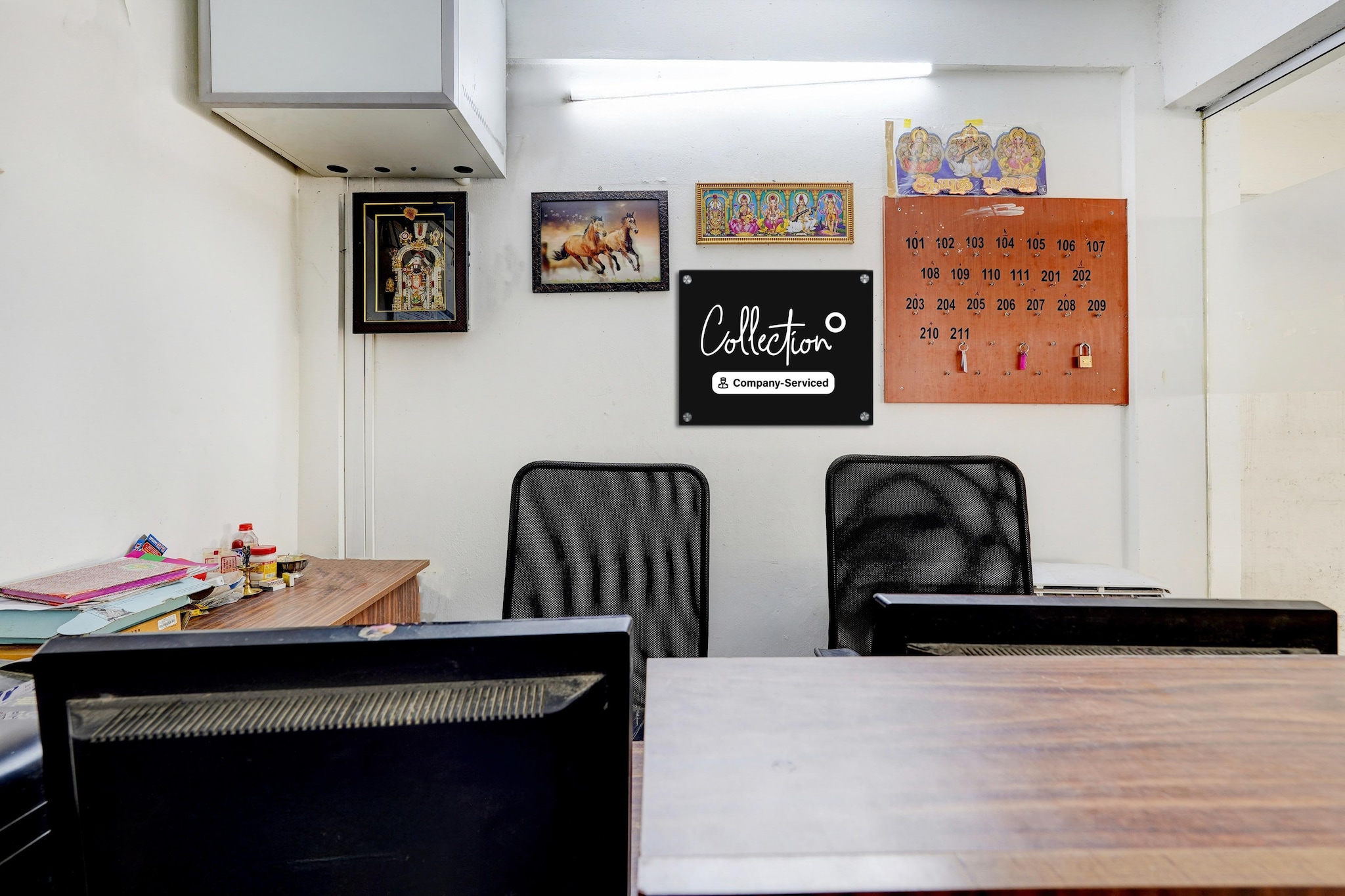 Ground floor: (bedroom(double bed, TV, seating area, balcony, air conditioning, Towels incl., telephone, Floor mattress), bathroom(bathtub or shower, shower, washbasin, toilet, shampoo, body soap, hot water), parking)