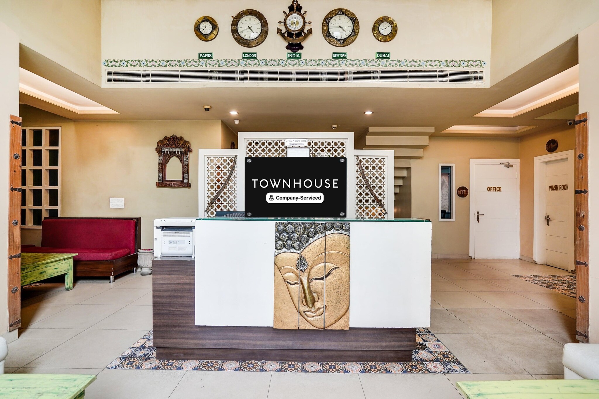 Ground floor: (bedroom(double bed, TV, seating area, air conditioning, Towels incl., telephone, Floor mattress), bathroom(bathtub or shower, shower, washbasin, toilet, shampoo, body soap, hot water), bar, balcony, parking, swimming pool(shared with other guests), lift, Laundry Package incl.)