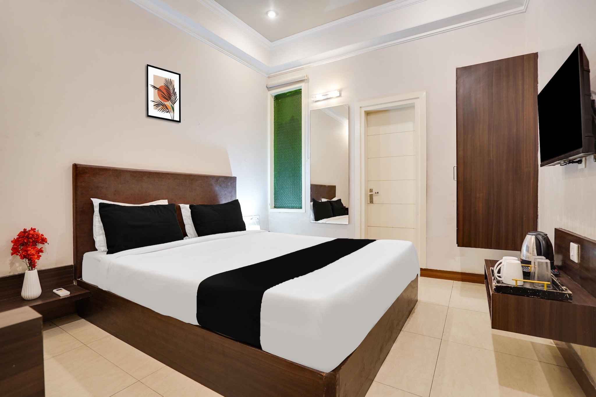 Situated 4.2 km from Govind Dev Ji Temple, Elite Stays near Mansarovar Metro Station offers 4-star accommodation in Jaipur and has a shared lounge, a restaurant and a bar. Among the facilities at this property are a shared kitchen and room service, along with free WiFi throughout the property. The property is non-smoking and is set 6.1 km from Jaipur Railway Station.
At the hotel rooms are fitted with air conditioning, a seating area, a flat-screen TV with satellite channels, a safety deposit box and a private bathroom with a shower. The rooms have a desk.
Guests at Elite Stays near Mansarovar Metro Station can enjoy an à la carte breakfast.
Speaking English and Hindi at the reception, staff are always on hand to help.
Birla Mandir Temple, Jaipur is 7.5 km from the accommodation, while City Palace is 10 km from the property. Jaipur International Airport is 9 km away.
Unmarried couples are warmly welcome at this property.
Guests with local ID proof are warmly welcome.
Apologies, but we are currently unable to host foreign nationals at this property.
Early Check-In Policy: A full day’s room rate will be charged for check-ins before 6:00 AM. Complimentary early check-in is available between 6:00 AM and 10:00 AM, subject to room availability.
Check-in is only available to guests aged 18 and above. Please provide a government-issued ID to confirm your age.