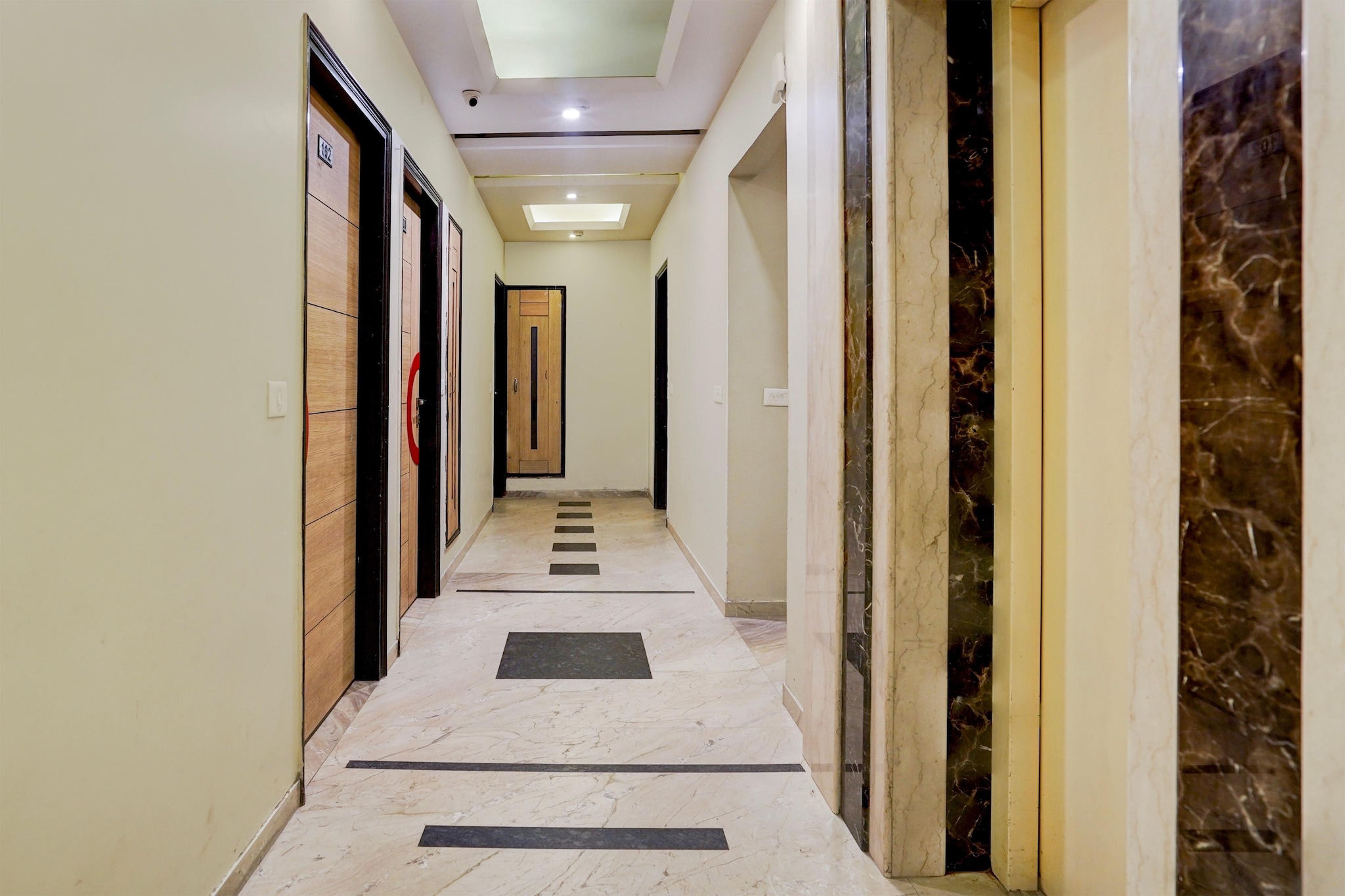 Elite Stays Bani Park Near Railway Station