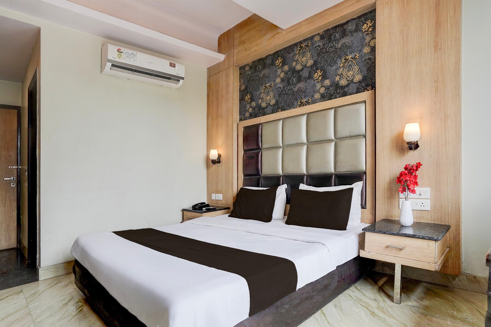 Elite Stays Bani Park Near Railway Station