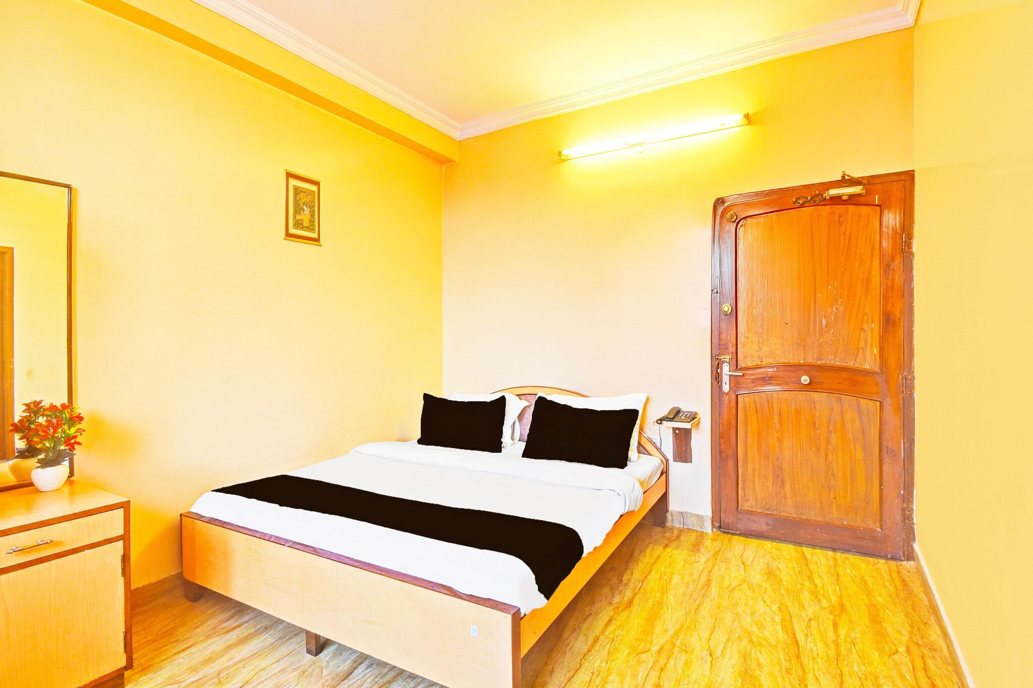 Super Collection O Hathroi Market Hotel Rishi