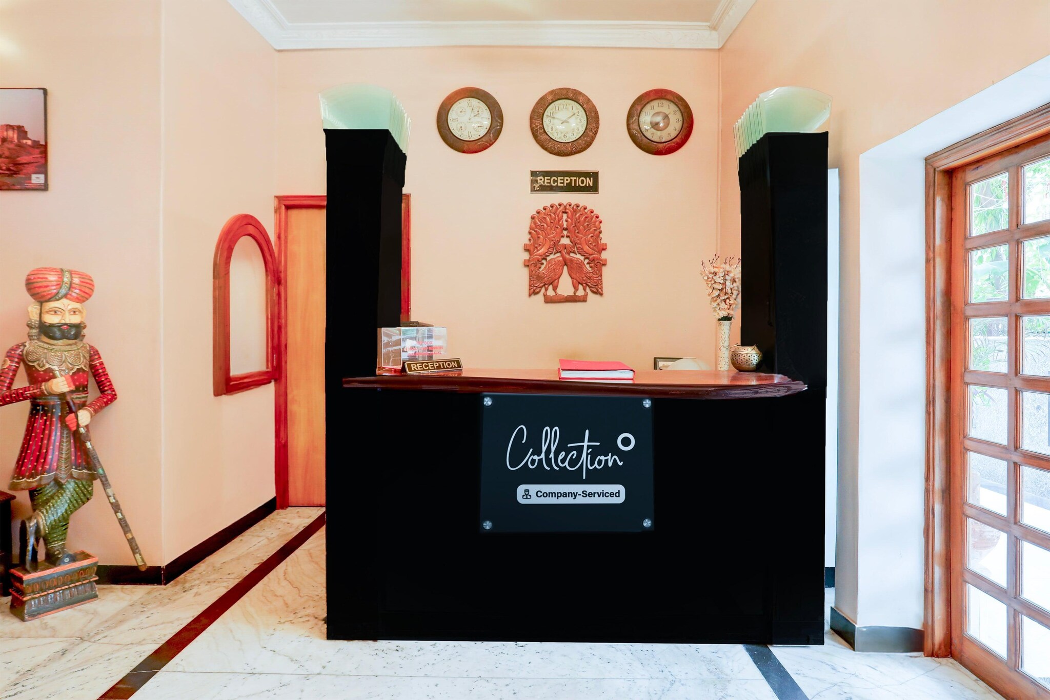 Ground floor: (bedroom(double bed, TV, seating area, air conditioning, Towels incl., telephone, Floor mattress), bathroom(bathtub or shower, shower, washbasin, toilet, shampoo, body soap, hot water), bar, parking, fitness equipment, lift, Laundry Package incl.)
