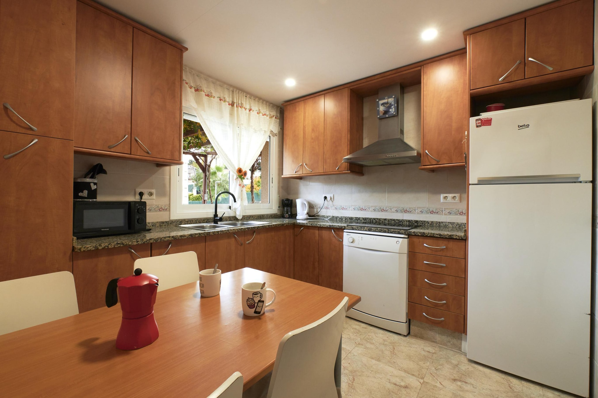 Kitchen(coffee machine, microwave, dishwasher, fridge, freezer, dishes and cutlery), Living/diningroom(TV, dining table, seating area), bedroom(single bed, single bed), bedroom(bunk bed), Bedroom with bathroom(double bed, shower, washbasin, toilet), bathroom(shower, washbasin, toilet), microwave, washing machine, heating, air conditioning, terrace, BBQ, parking, swimming pool(private), iron