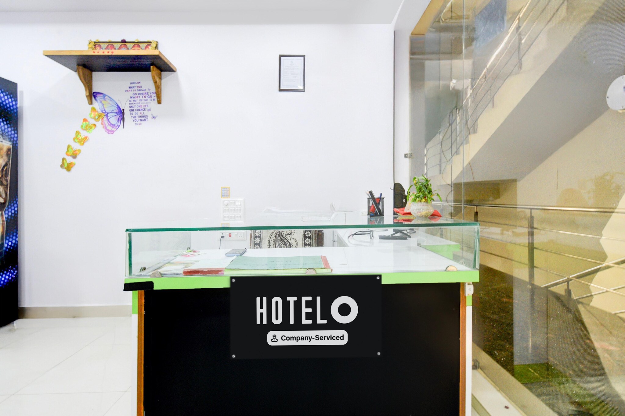 Ground floor: (bedroom(double bed, TV, seating area, electric kettle, air conditioning, telephone, Floor mattress), bathroom(bathtub or shower, shower, washbasin, toilet, Towels incl., shampoo, body soap, hot water), Parking, lift)