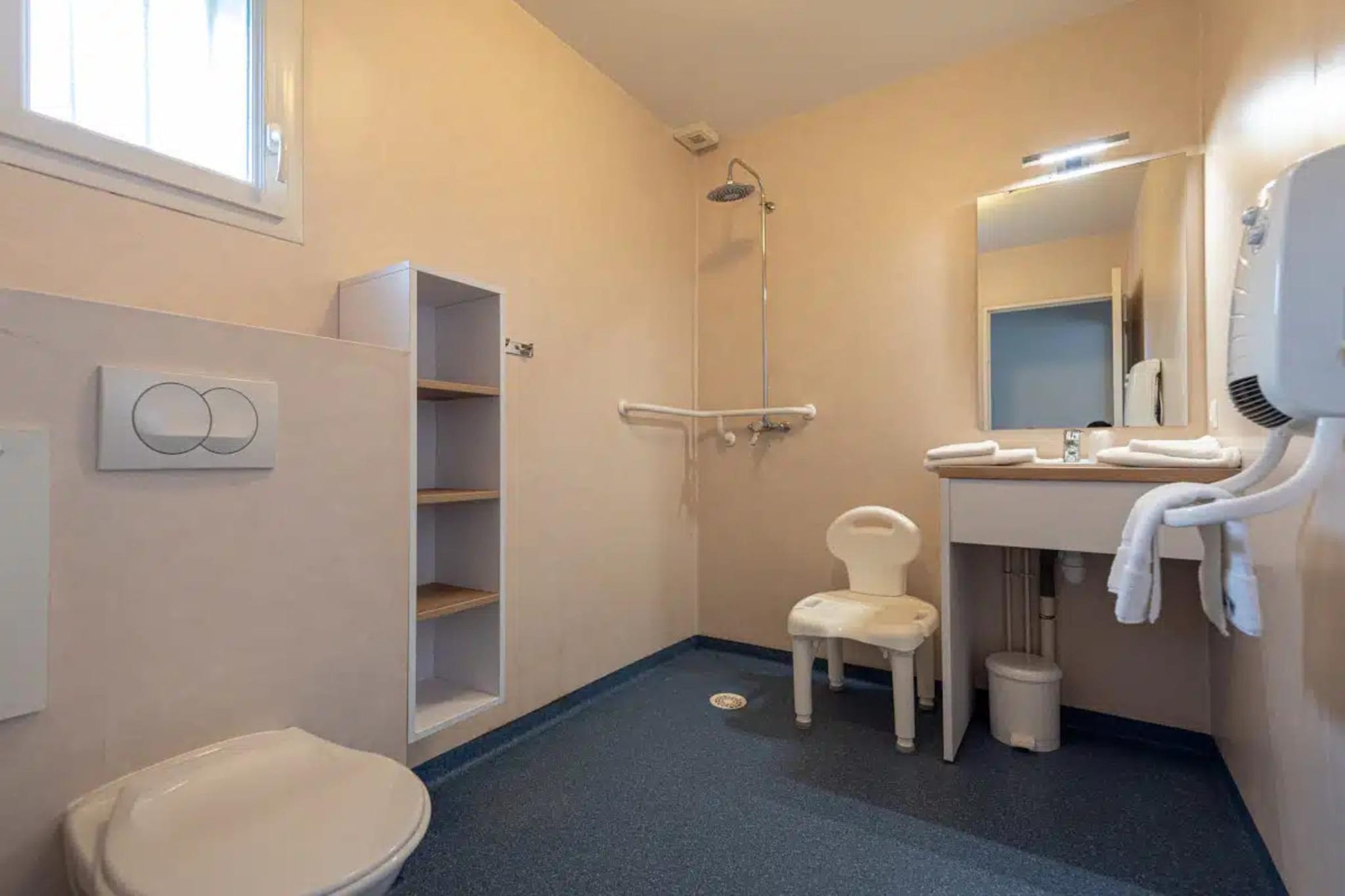 Domaine du Golf de Saumur Accessible 1-Bedroom Cottage - 5 people - Bathroom
