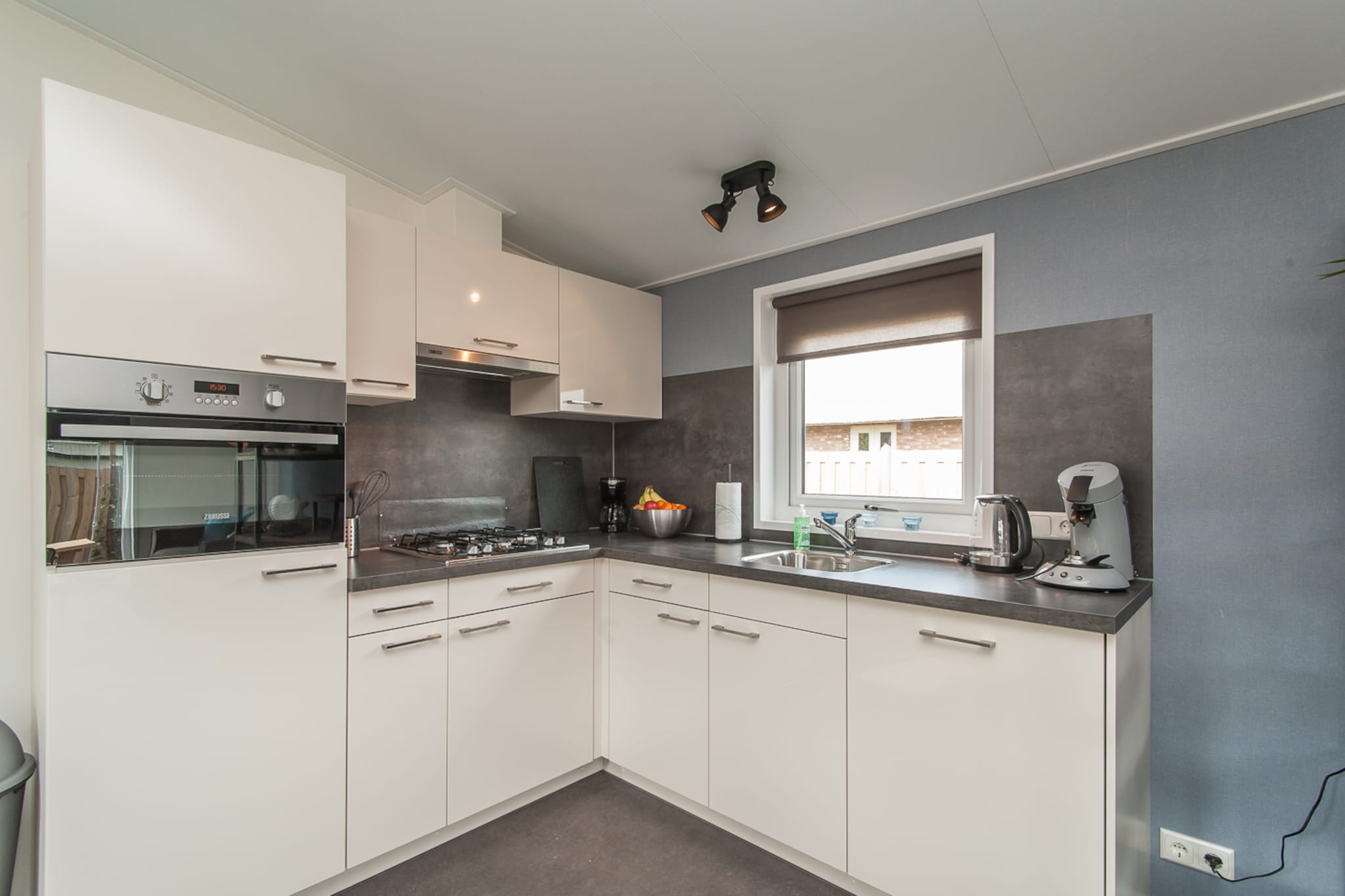 Ground floor: (open kitchen(electric kettle, coffee machine, oven, dishwasher, fridge-freezer, dishes and cutlery, Cooking basics), Living/diningroom(TV(smart TV), dining table, seating area, chromecast), bedroom(double bed or 2 single beds), bedroom(double bed or 2 single beds), bathroom(shower, washbasin, toilet))\n\nInternet access, tumble dryer, washing machine, terrace, garden, garden furniture, BBQ, parasol, lounge set