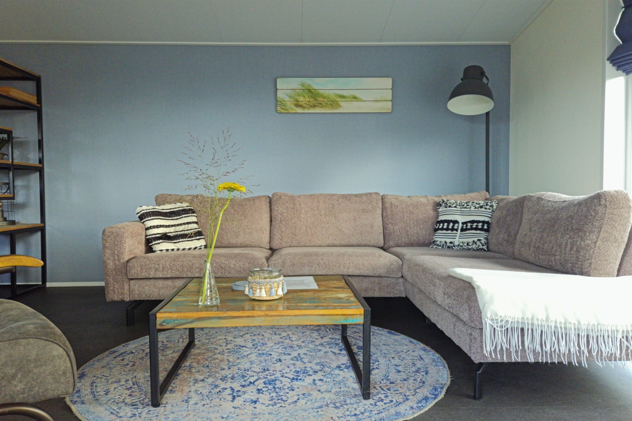 Modern comfort with coastal charm.
Step into this beautifully designed, detached chalet at Lappennest in Noordwijk. Large windows and sliding doors let in natural light, creating a bright, open atmosphere. The tastefully furnished living room flows seamlessly into a fully equipped open-plan kitchen, complete with a dishwasher and combination microwave—everything you need for delicious home cooking. With two cozy bedrooms and a stylish bathroom, this chalet is perfect for couples or small families seeking comfort in a peaceful coastal setting.

Relax in your private garden oasis.
Surrounded by beach-style landscaping inspired by the nearby North Sea, the private garden offers a true escape from the hustle and bustle. Start your day with a cup of coffee at the picnic table, dine al fresco on the barbecue (for a fee), or enjoy long evenings on the covered terrace with its comfortable lounge set under the stars. Whether you want to soak up the sun or relax in the shade with a book, this outdoor space is designed for pure relaxation: no fuss, no stress.

Discover the beach fun of Noordwijk.
The chalet is located in charming Noordwijk, close to sandy beaches, picturesque dune paths, and the bustling city center. Enjoy a sunset dinner at Breakers Beach House or hearty Dutch dishes at De Lamme Goedzak . Stroll along the boulevard, visit art galleries, or cycle through the colorful flower fields in the spring.

Particulars

1. Recreational use only; business bookings will be cancelled with any cancellation fees
2. The accommodation is located on a holiday park
3. Pets are not allowed
4. An extra baby bed cannot be placed in the bedrooms
5. Car can be parked at the accommodation