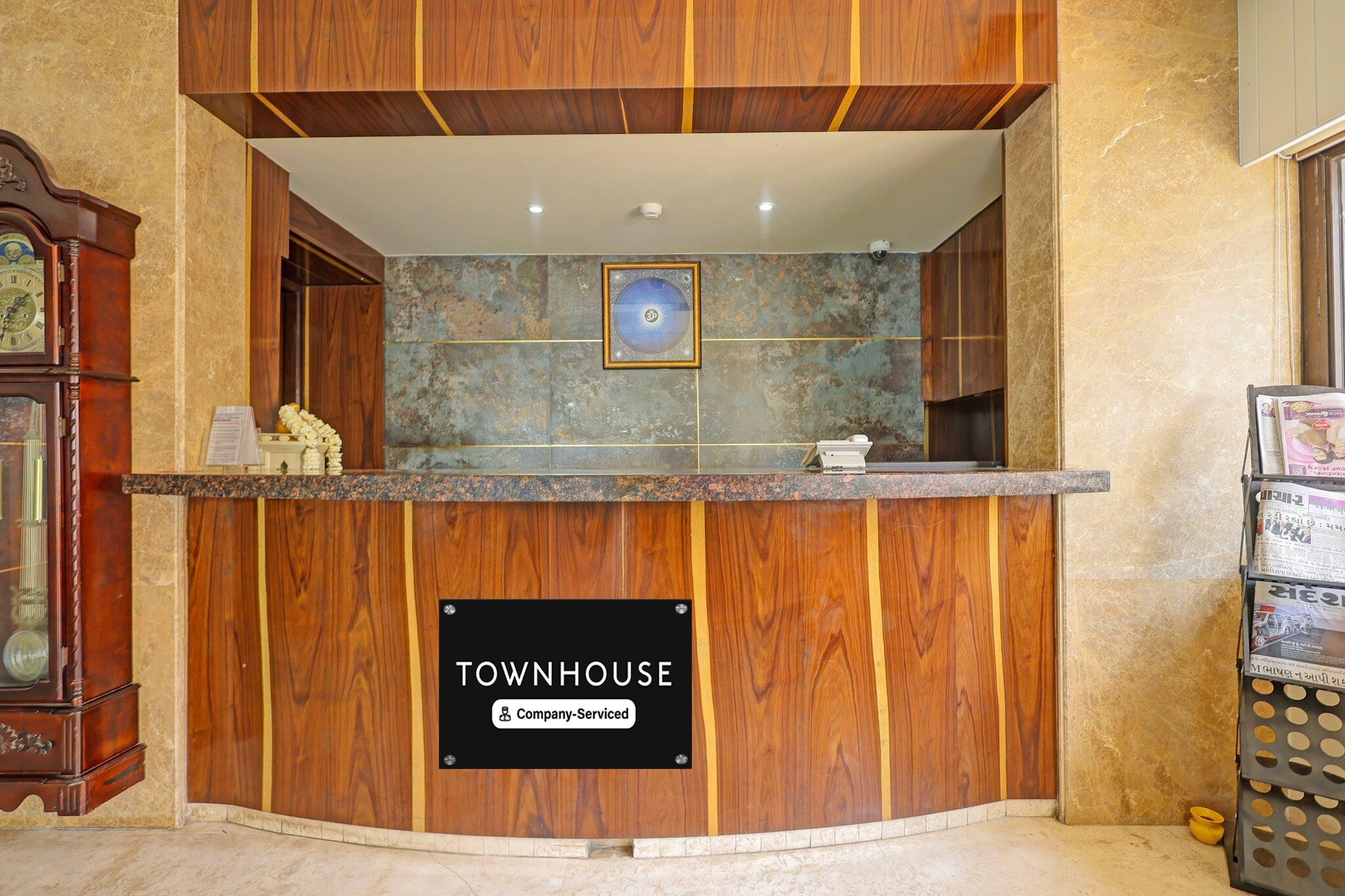 Ground floor: (bedroom(double bed, TV, seating area, air conditioning, Towels incl., telephone), bathroom(bathtub or shower, shower, washbasin, toilet, shampoo, body soap, hot water), Parking, garden, lift, Laundry Package incl.)