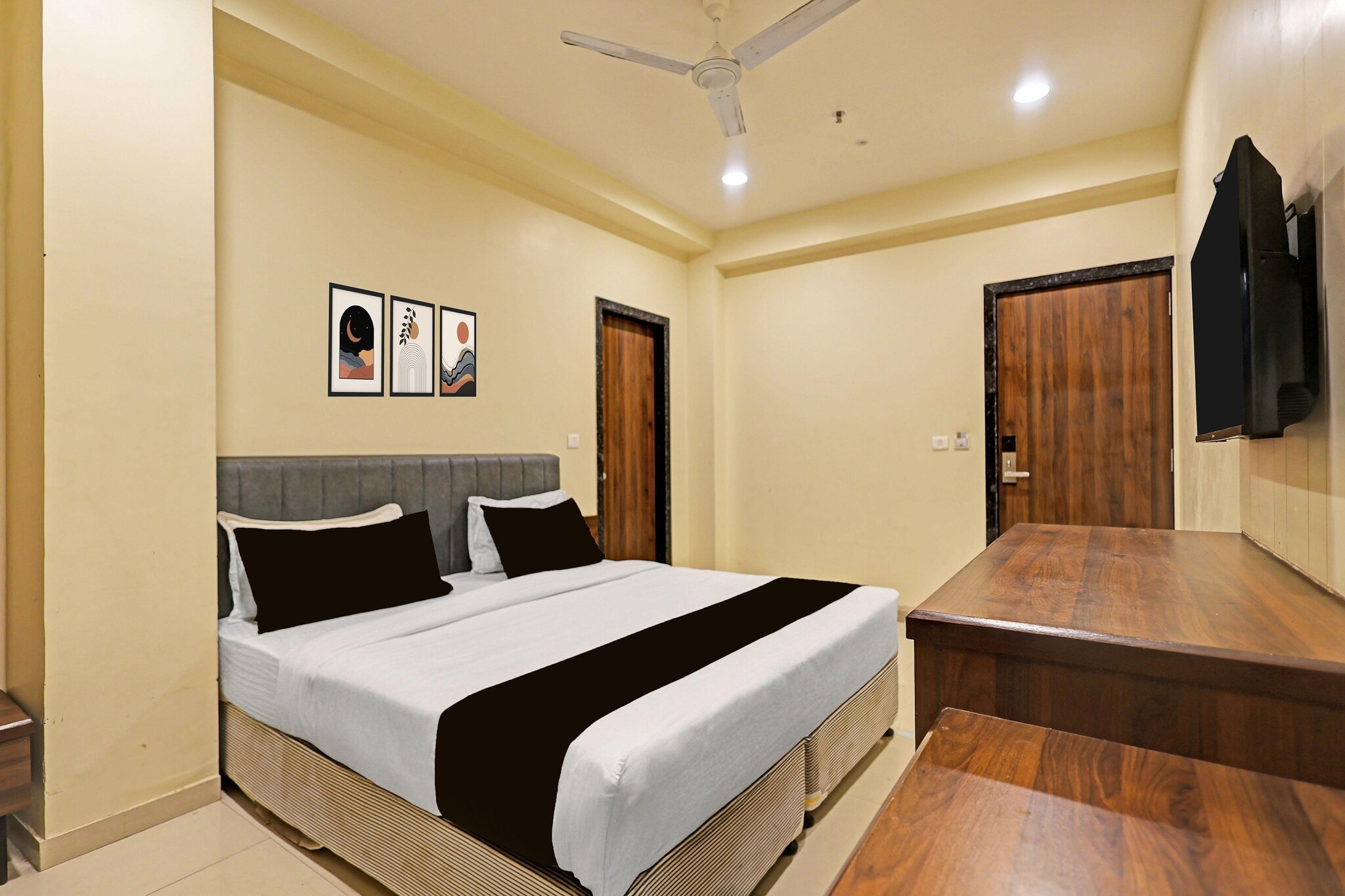 Enjoy a comfortable and hassle-free experience at our thoughtfully designed property. Each room is equipped with modern amenities, cozy bedding, and elegant decor to make you feel right at home. Located conveniently with easy access to public transport and major attractions, it's perfect for both business and leisure travelers. Cleanliness and guest comfort are our top priorities, and our team is available 24/7 to assist you throughout your stay.
 
Unmarried couples are warmly welcome at this property.
Guests with local ID proof are warmly welcome.
Early Check-In Policy: A full day’s room rate will be charged for check-ins before 6:00 AM. Complimentary early check-in is available between 6:00 AM and 10:00 AM, subject to room availability.
 
Check-in is only available to guests aged 18 and above. Please provide a government-issued ID to confirm your age.