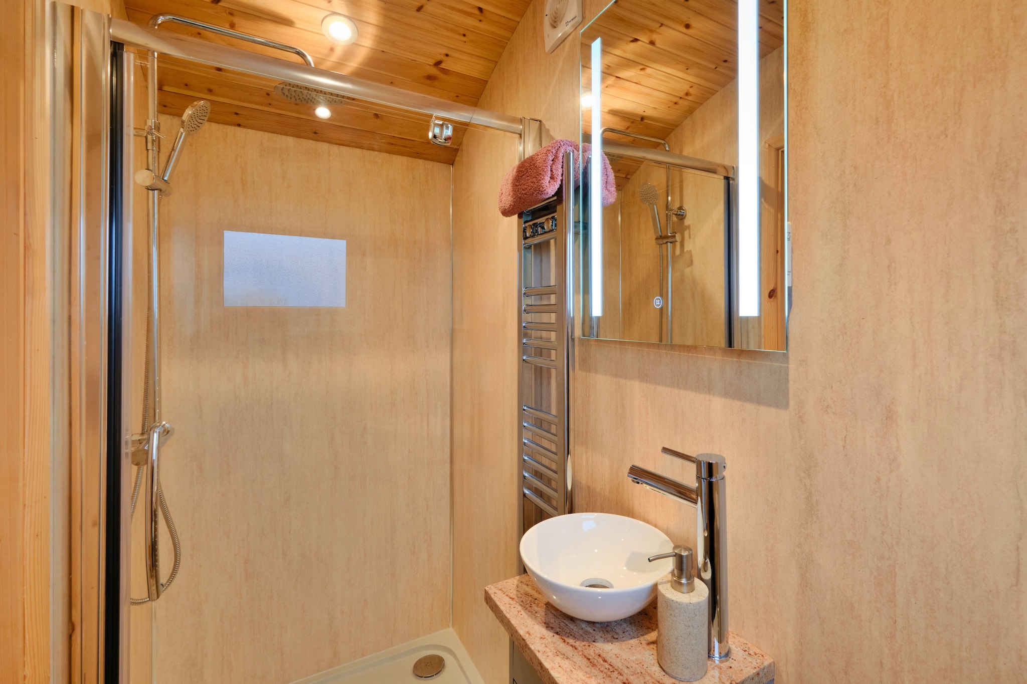 Demelza Shepherd's Hut - Badezimmer