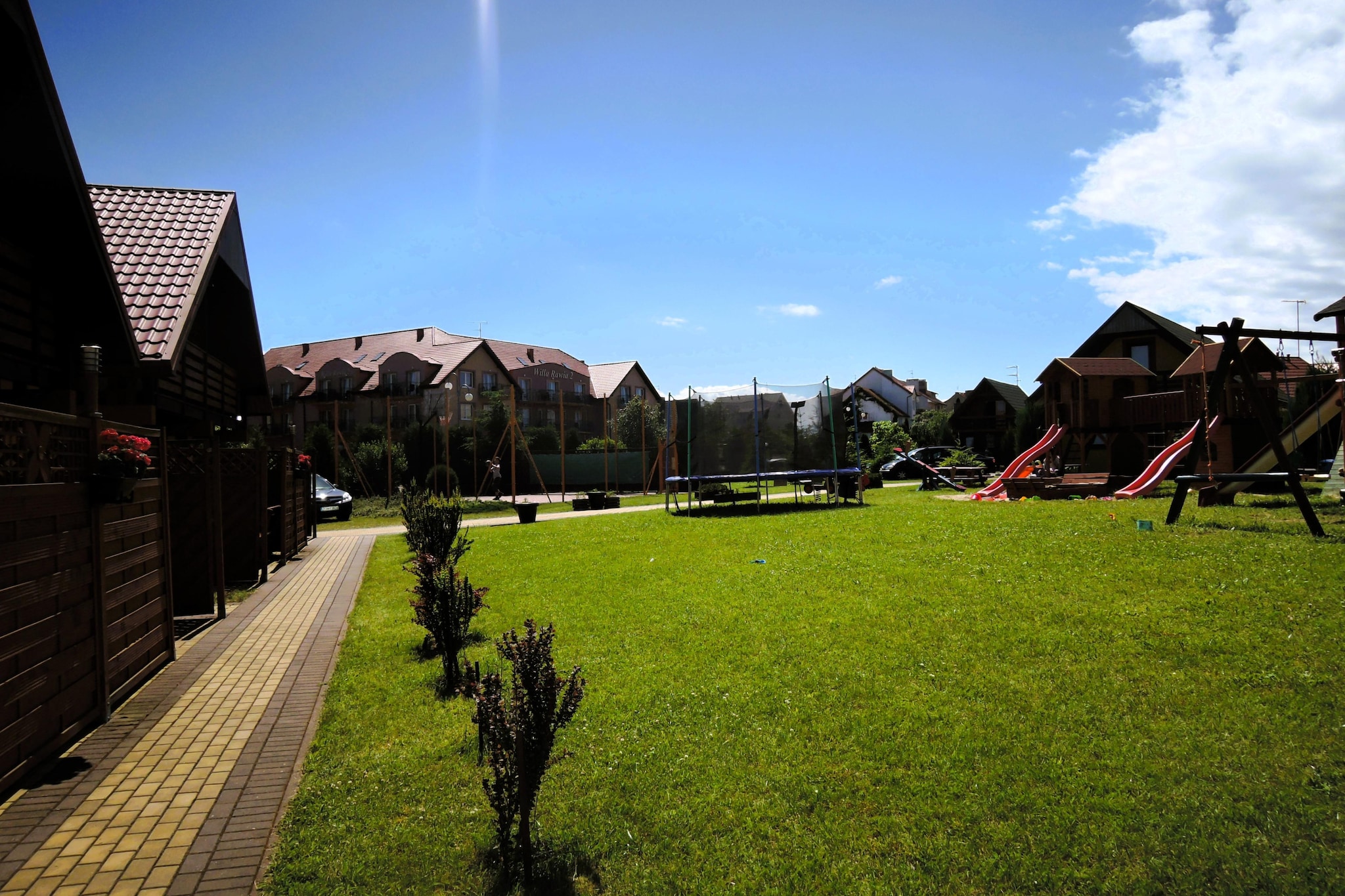 Domki wypoczynkowe - Promyczek-Jardins en été