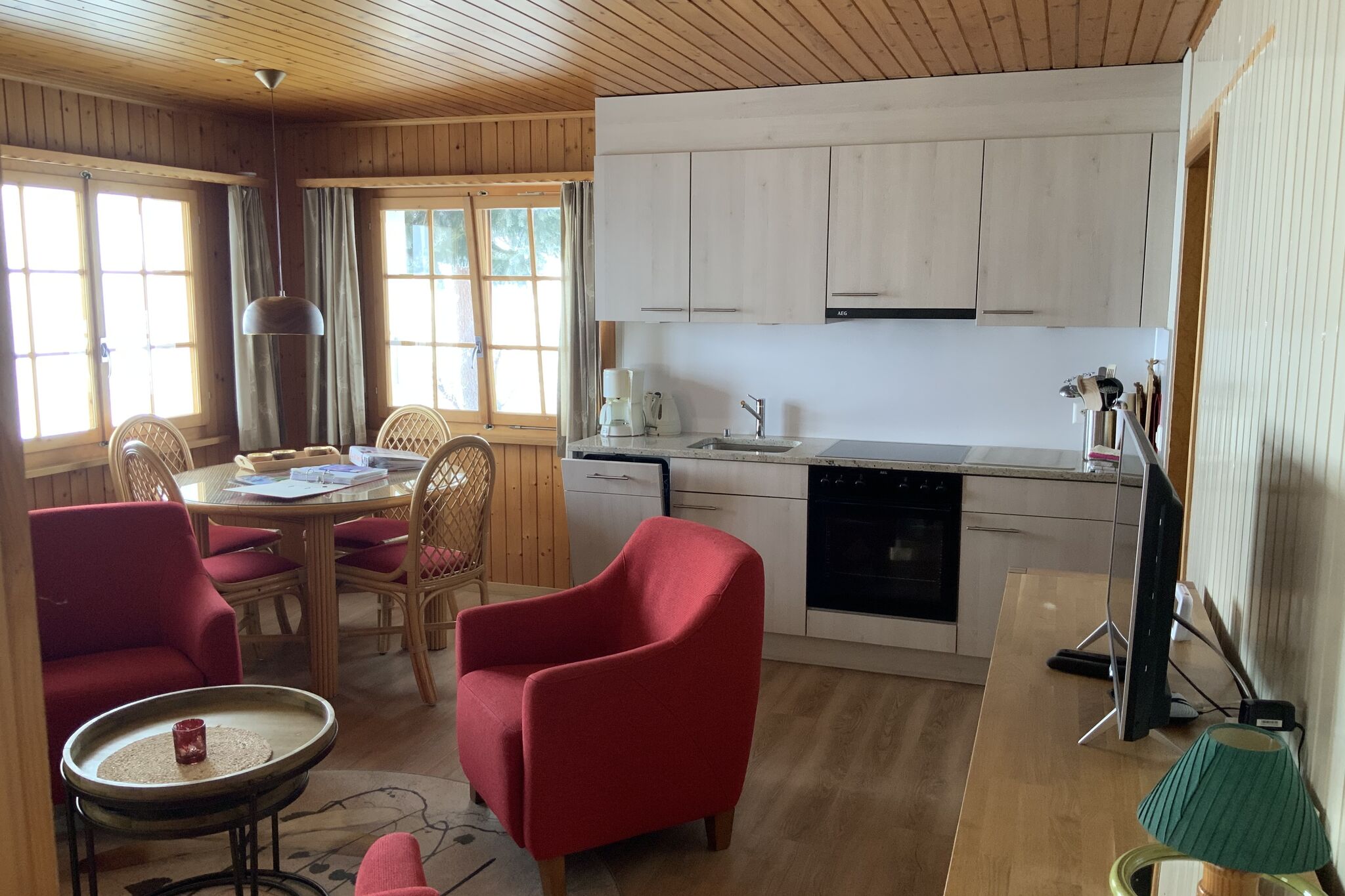 Gemütliche Wohnung u.g. in Wallis mit  Terrasse für Sommer- und Winterferien