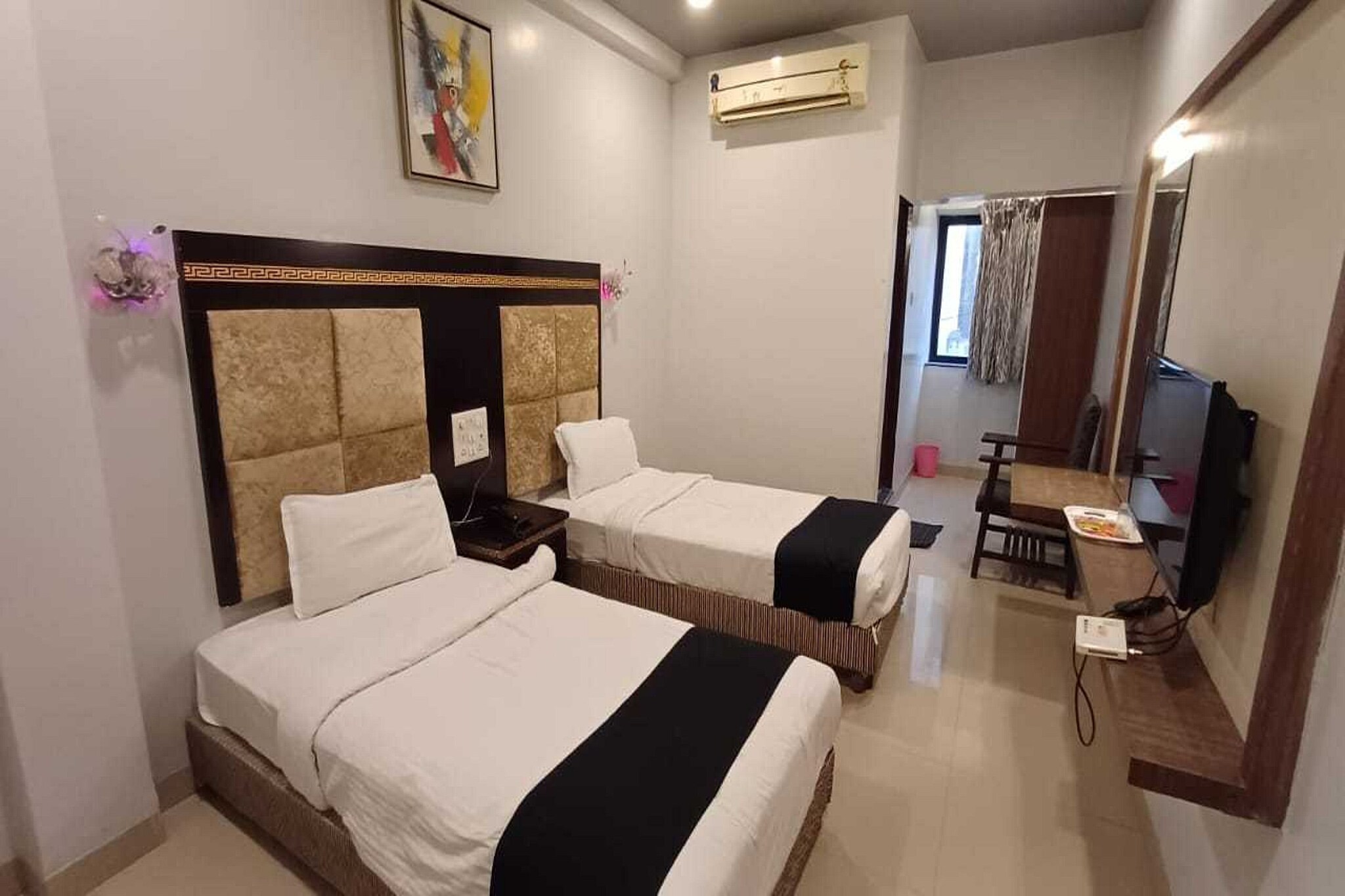 Comfortable Accommodations: Collection O Chatrapati Shivaji Bus Terminal Aurangabad in Aurangabad offers family rooms with air-conditioning, private bathrooms, work desks, and seating areas. Each room includes free toiletries, bath or shower, TV, and tiled floors. Essential Facilities: Guests enjoy free WiFi, a lift, 24-hour front desk, daily housekeeping service, room service, and luggage storage. Additional amenities include a work desk, seating area, and wardrobe. Convenient Location: Located 4 km from Aurangabad Airport, the hotel is 7 km from Aurangabad Railway Station, 10 km from Bibi Ka Maqbara, 21 km from Daulatabad Fort, and 34 km from Ellora Caves.
Unmarried couples are warmly welcome at this property.
Guests with local ID proof are warmly welcome.
Foreign guests are welcome and allowed to stay at this property without any restrictions
Early Check-In Policy: A full day’s room rate will be charged for check-ins before 6:00 AM. Complimentary early check-in is available between 6:00 AM and 10:00 AM, subject to room availability.
Check-in is only available to guests aged 18 and above. Please provide a government-issued ID to confirm your age.