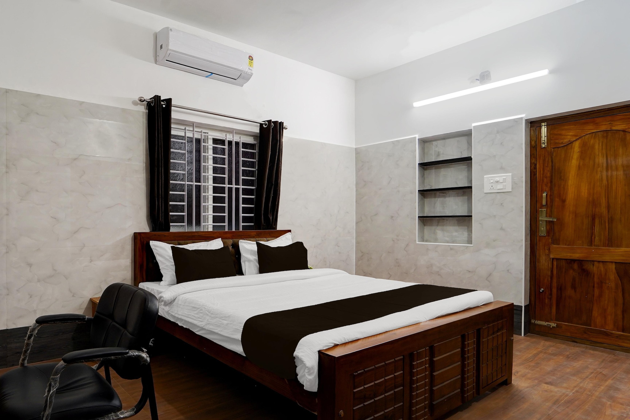 Comfortable Accommodations: POP 84200K M K Elegance Inn in Coimbatore offers family rooms with air-conditioning, private bathrooms, work desks, and seating areas. Each room includes free toiletries, bath or shower, TV, and tiled floors. Essential Facilities: Guests enjoy free WiFi, a 24-hour front desk, daily housekeeping service, room service, and luggage storage. Additional amenities include a work desk, seating area, and wardrobe. Convenient Location: Located a few steps from Coimbatore International Airport, the hotel is 3.5 km from Codissia Trade Fair Complex, 11 km from Coimbatore Junction, and 13 km from Podanur Junction.
Unmarried couples are warmly welcome at this property.
Guests with local ID proof are warmly welcome.
Foreign guests are welcome and allowed to stay at this property without any restrictions
Early Check-In Policy: A full day’s room rate will be charged for check-ins before 6:00 AM. Complimentary early check-in is available between 6:00 AM and 10:00 AM, subject to room availability.
Check-in is only available to guests aged 18 and above. Please provide a government-issued ID to confirm your age.