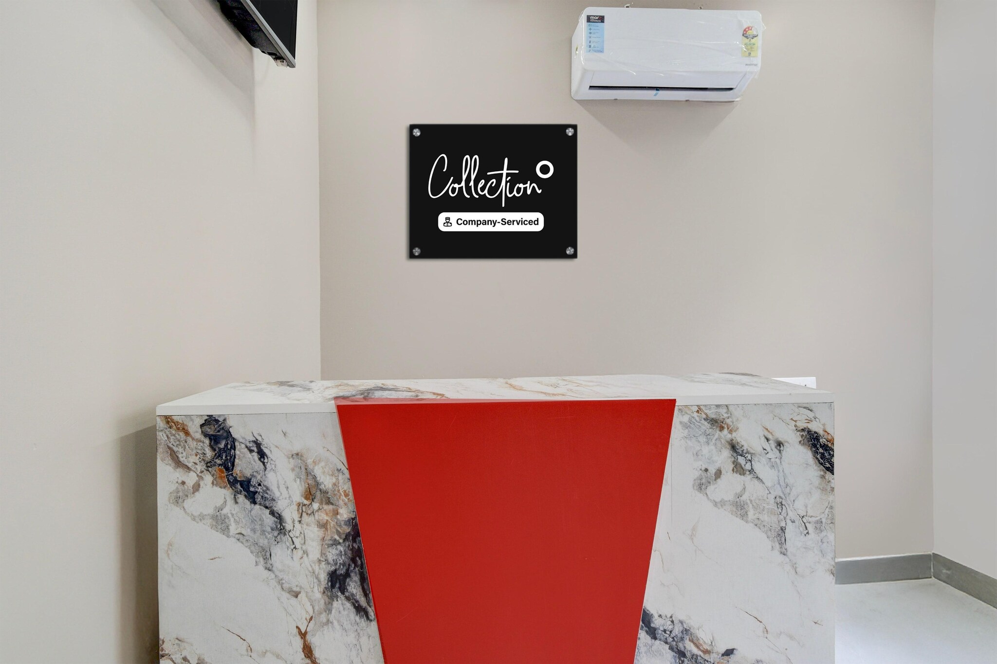 Ground floor: (bedroom(double bed, TV, seating area, air conditioning, telephone, Floor mattress), bathroom(bathtub or shower, shower, washbasin, toilet, Towels incl., shampoo, body soap, hot water))