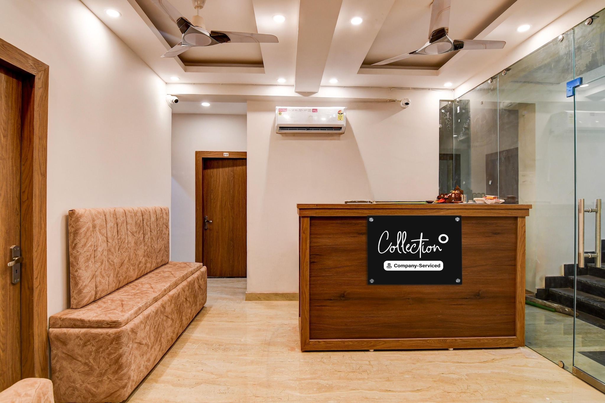 Ground floor: (bedroom(double bed, TV, seating area, air conditioning, telephone, Floor mattress), bathroom(bathtub or shower, shower, washbasin, toilet, Towels incl., shampoo, body soap, hot water))