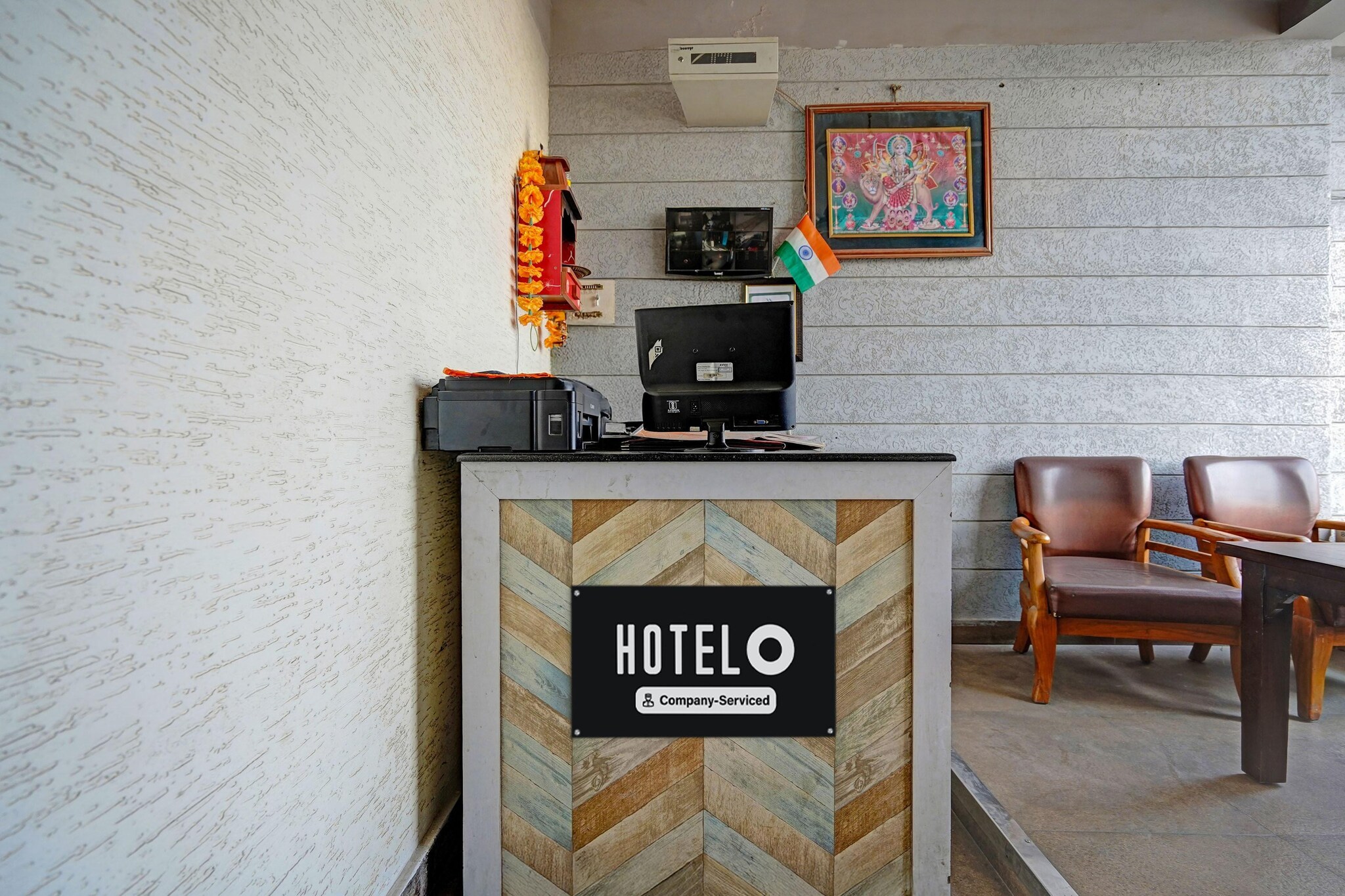 Ground floor: (Kitchen(electric kettle, microwave), bedroom(double bed, TV, seating area, air conditioning, telephone, Floor mattress), bathroom(bathtub or shower, shower, washbasin, toilet, Towels incl., shampoo, body soap, hot water), Parking)