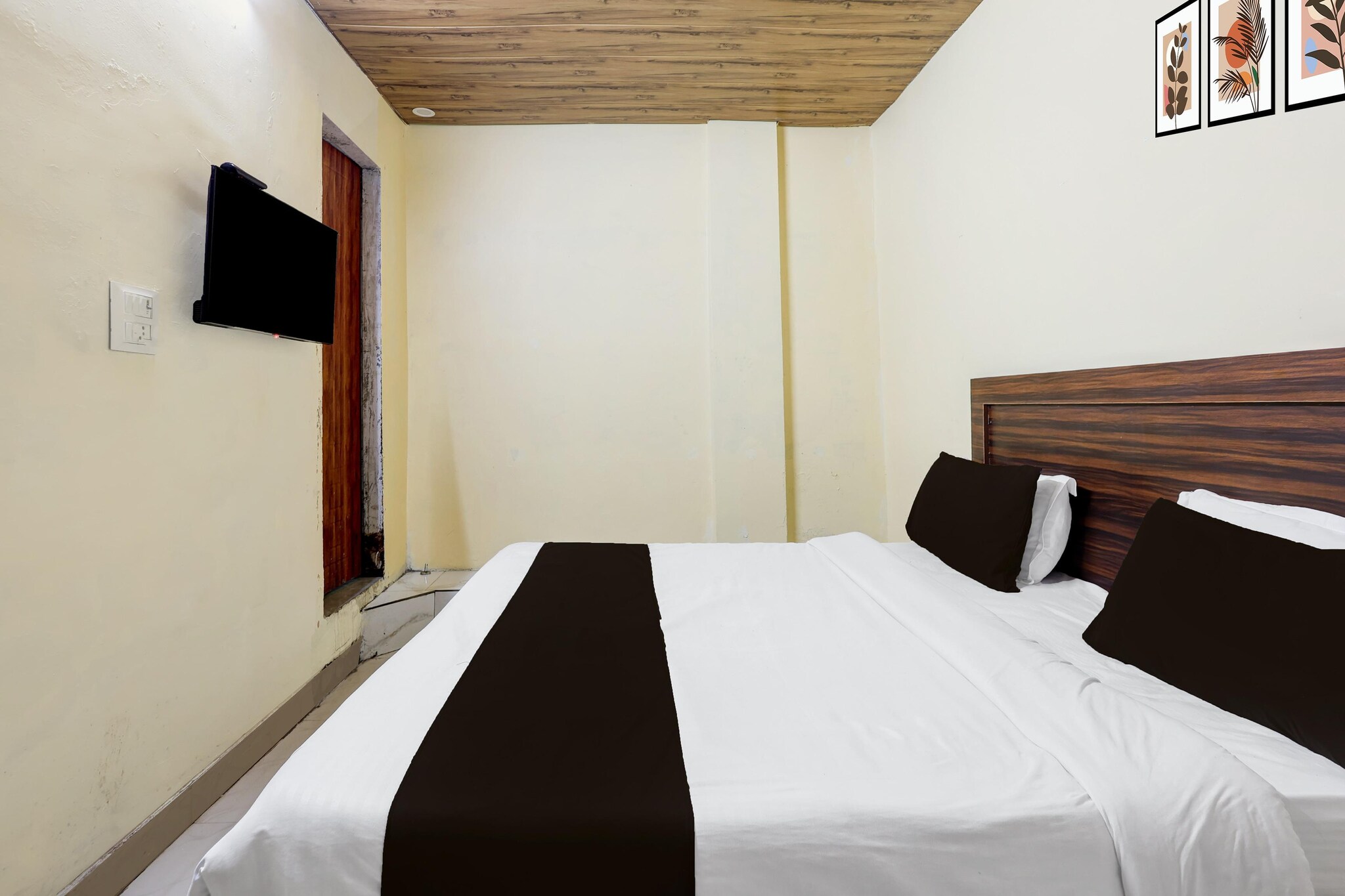 POP 84137A Bappu The Hotel