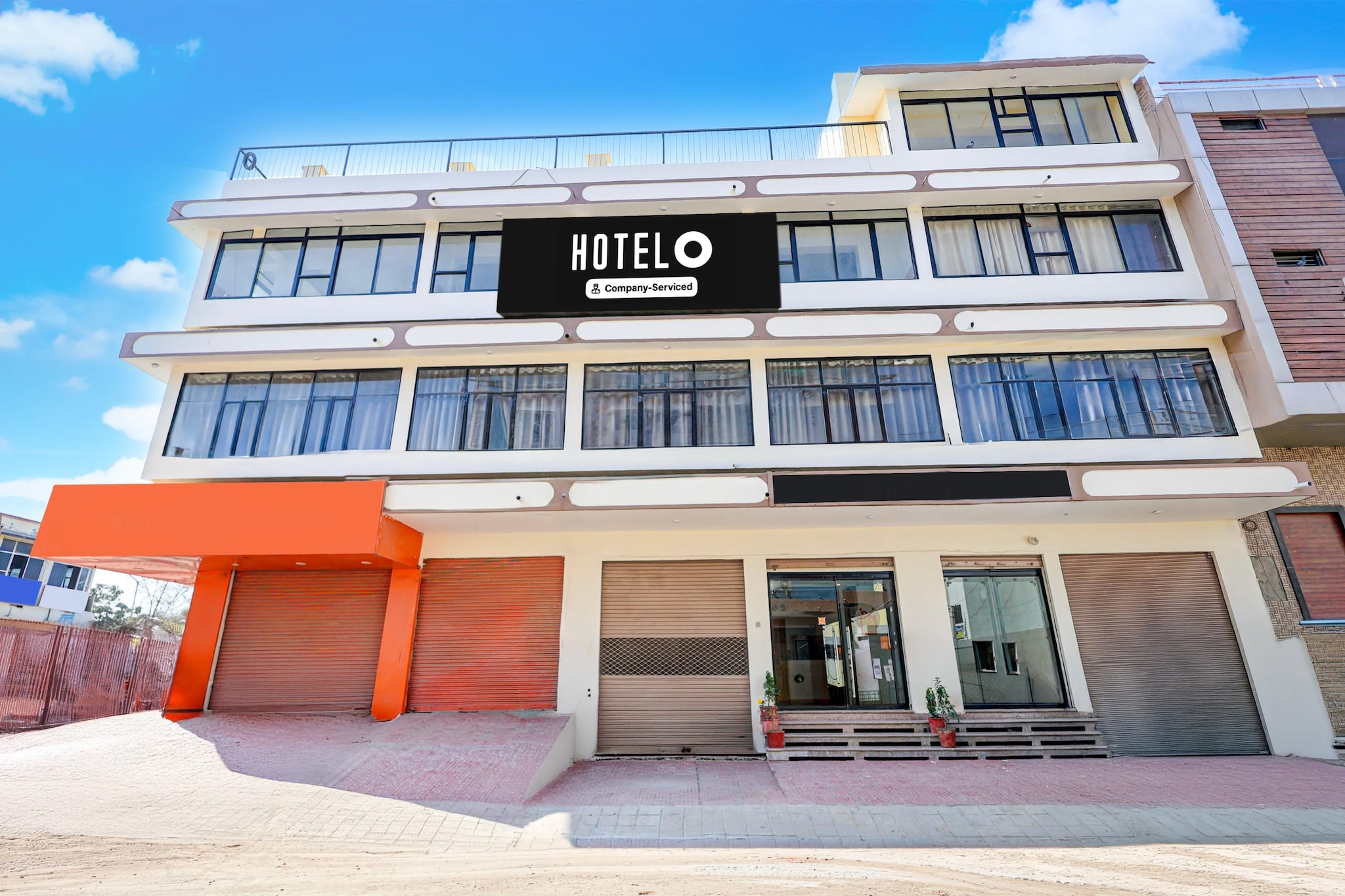 OYO 29398 Hotel Pax Inn