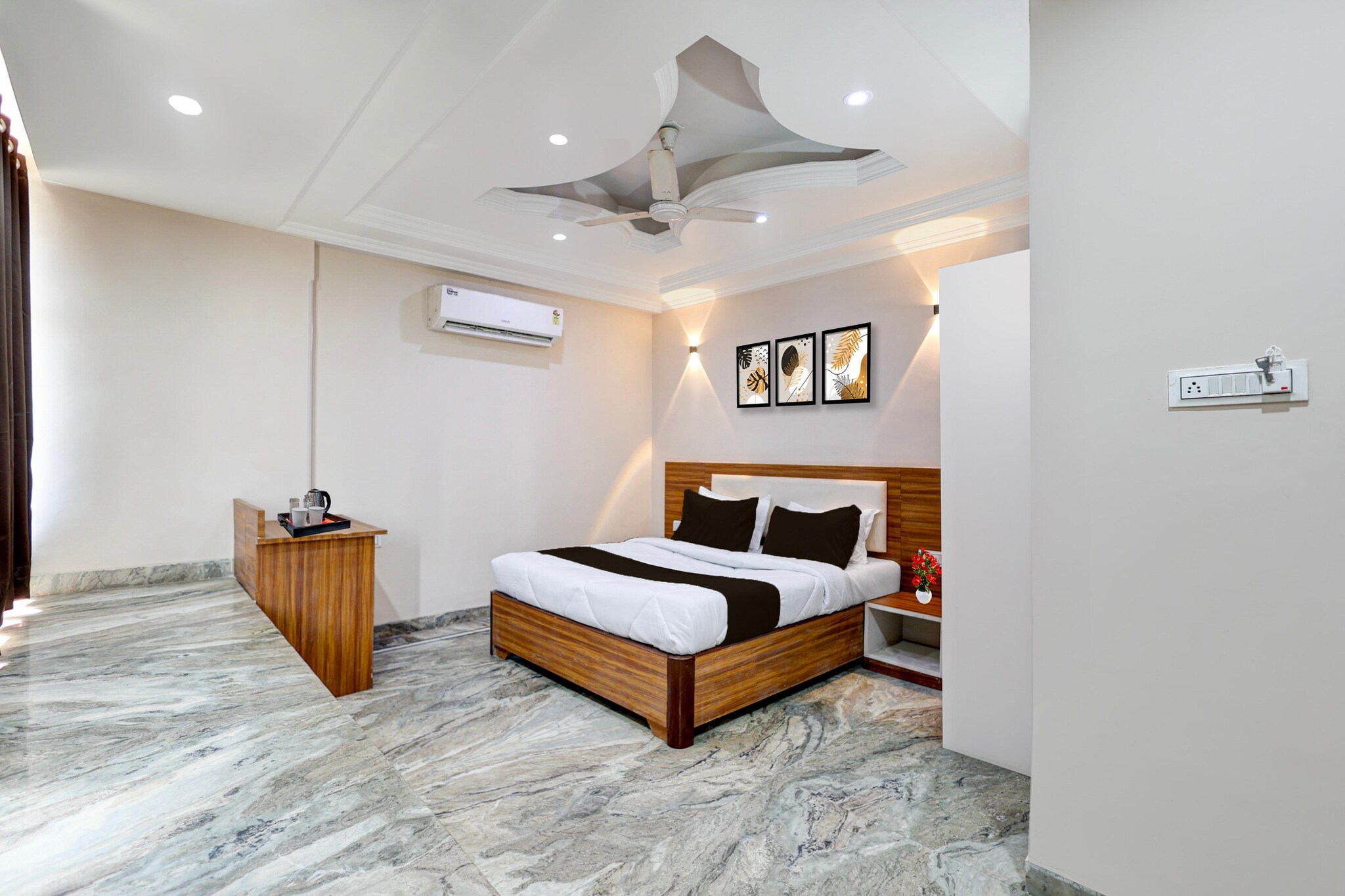OYO 29398 Hotel Pax Inn