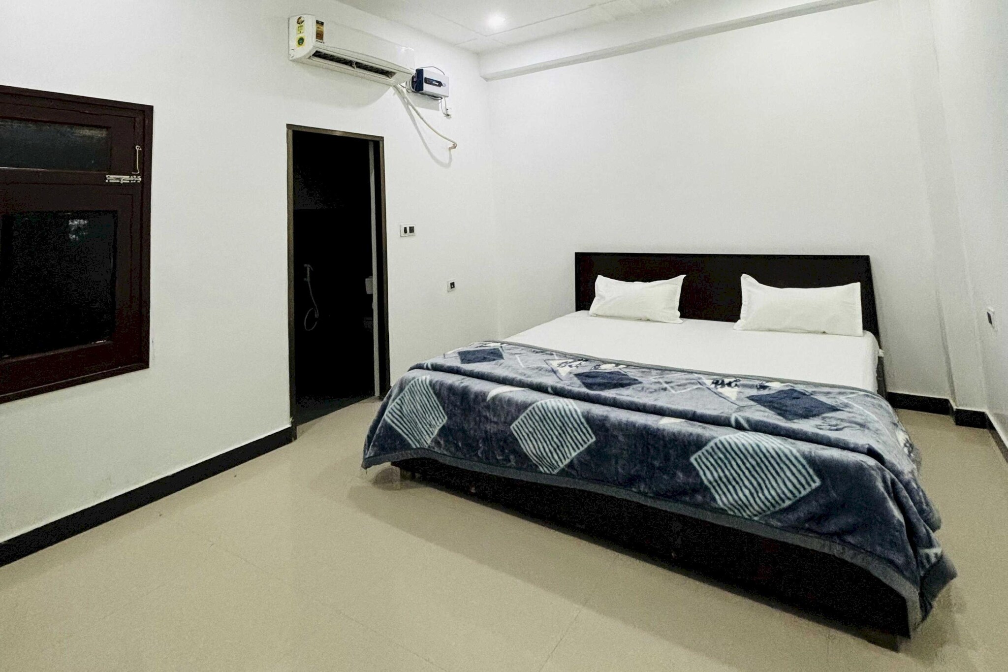 Enjoy a comfortable and hassle-free experience at our thoughtfully designed property. Each room is equipped with modern amenities, cozy bedding, and elegant decor to make you feel right at home. Located conveniently with easy access to public transport and major attractions, it's perfect for both business and leisure travelers. Cleanliness and guest comfort are our top priorities, and our team is available 24/7 to assist you throughout your stay.

 Early Check-In Policy: A full day’s room rate will be charged for check-ins before 6:00 AM. Complimentary early check-in is available between 6:00 AM and 10:00 AM, subject to room availability.
Check-in is only available to guests aged 18 and above. Please provide a government-issued ID to confirm your age.

Unmarried couples are warmly welcome at this property.
Guests with local ID proof are warmly welcome.