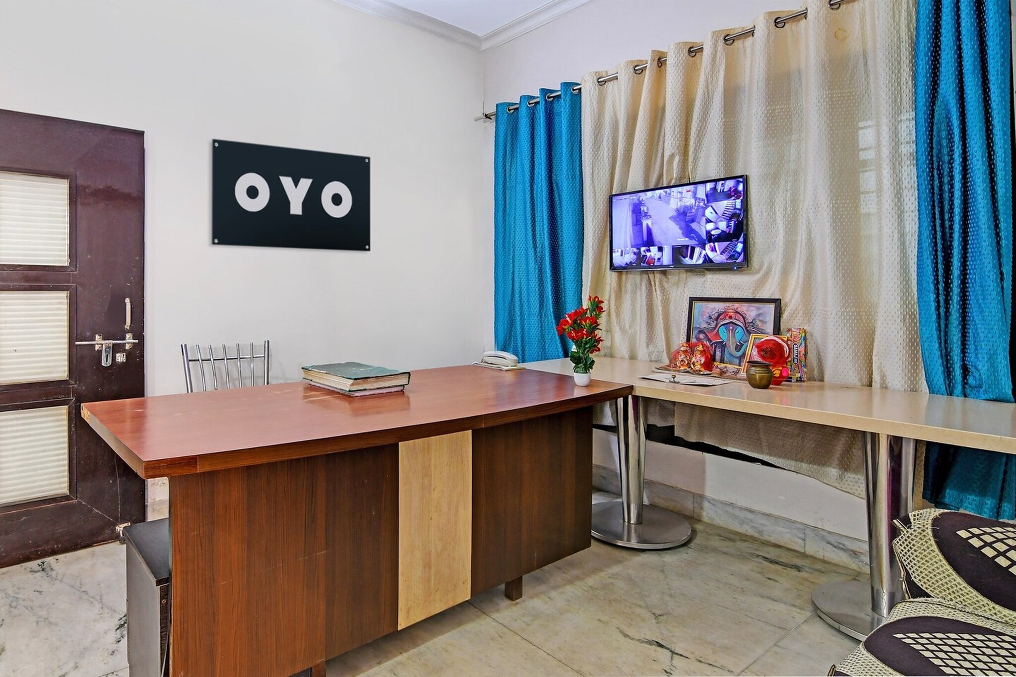 Ground floor: (bedroom(double bed, TV, seating area, air conditioning, telephone, Floor mattress), bathroom(bathtub or shower, shower, washbasin, toilet, Towels incl., shampoo, body soap, hot water))
