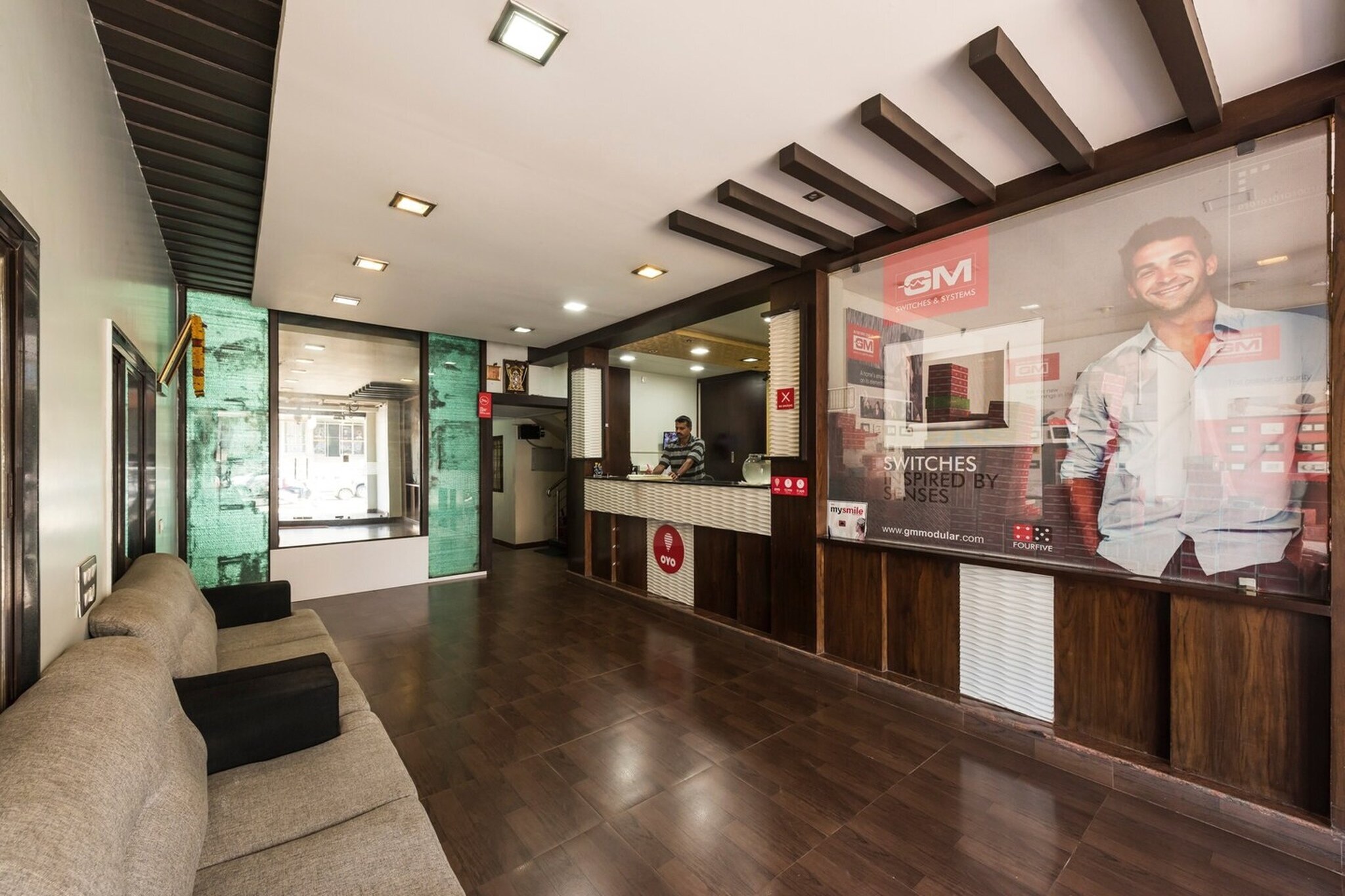 Ground floor: (bedroom(double bed, TV, seating area, air conditioning, telephone, Floor mattress), bathroom(bathtub or shower, shower, washbasin, toilet, Towels incl., shampoo, body soap, hot water), parking)