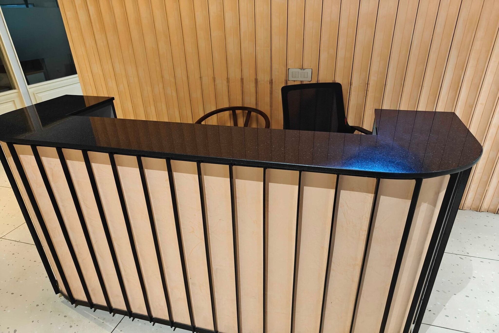 Ground floor: (bedroom(double bed, TV, seating area, air conditioning, telephone, Floor mattress), bathroom(bathtub or shower, shower, washbasin, toilet, Towels incl., shampoo, body soap, hot water), parking)