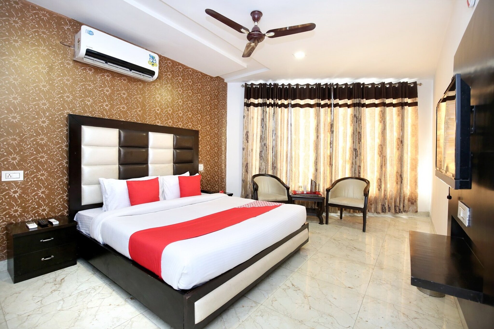 Enjoy a comfortable and hassle-free experience at our thoughtfully designed property. Each room is equipped with modern amenities, cozy bedding, and elegant decor to make you feel right at home. Located conveniently with easy access to public transport and major attractions, it's perfect for both business and leisure travelers. Cleanliness and guest comfort are our top priorities, and our team is available 24/7 to assist you throughout your stay.
Early Check-In Policy: A full day’s room rate will be charged for check-ins before 6:00 AM. Complimentary early check-in is available between 6:00 AM and 10:00 AM, subject to room availability.
Check-in is only available to guests aged 18 and above. Please provide a government-issued ID to confirm your age.
Unmarried couples are warmly welcome at this property.
