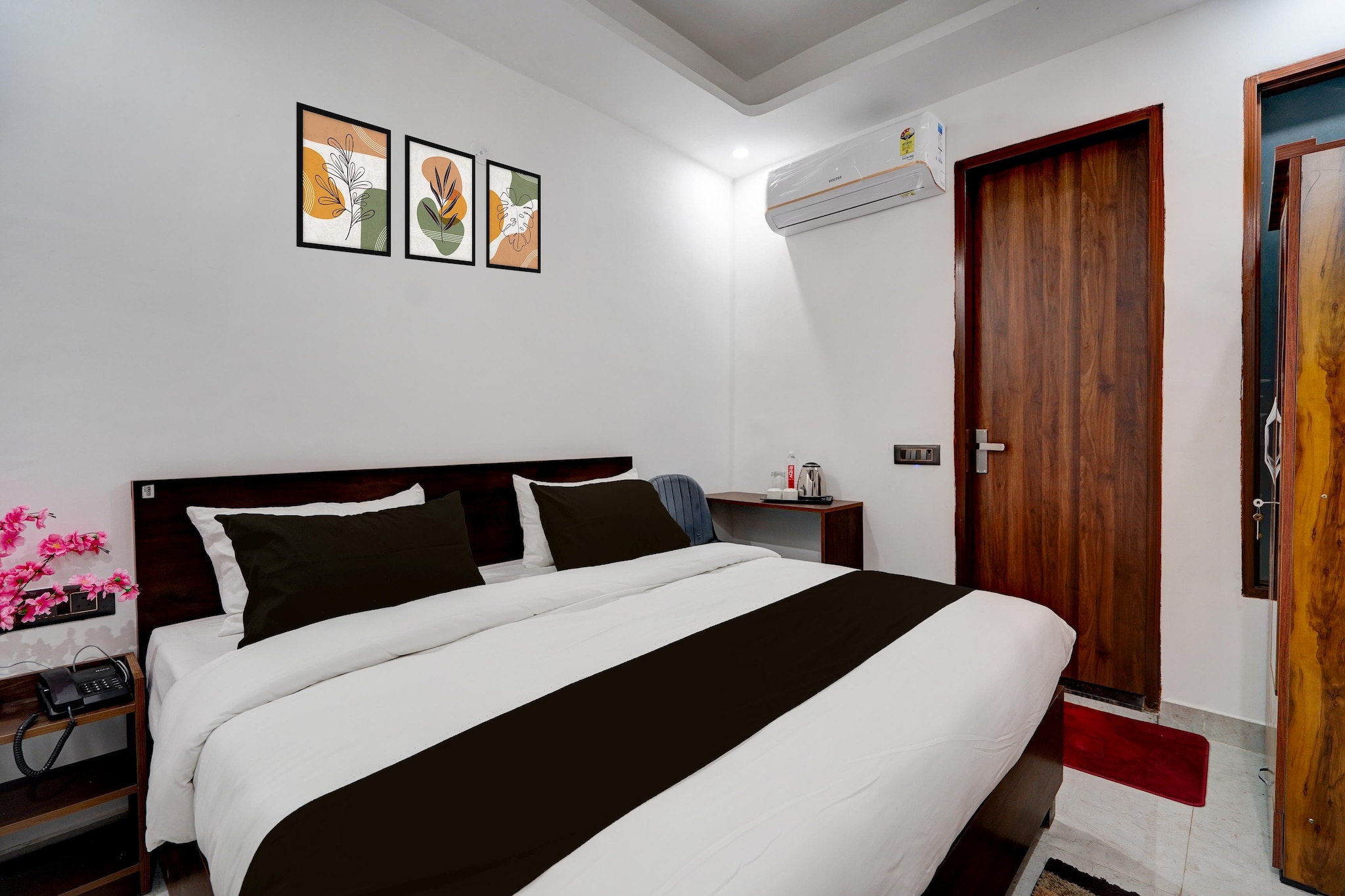 Enjoy a comfortable and hassle-free experience at our thoughtfully designed property. Each room is equipped with modern amenities, cozy bedding, and elegant decor to make you feel right at home. Located conveniently with easy access to public transport and major attractions, it's perfect for both business and leisure travelers. Cleanliness and guest comfort are our top priorities, and our team is available 24/7 to assist you throughout your stay.
Early Check-In Policy: A full day’s room rate will be charged for check-ins before 6:00 AM. Complimentary early check-in is available between 6:00 AM and 10:00 AM, subject to room availability.
Check-in is only available to guests aged 18 and above. Please provide a government-issued ID to confirm your age.
Unmarried couples are warmly welcome at this property.
Foreign guests are welcome and allowed to stay at this property without any restrictions