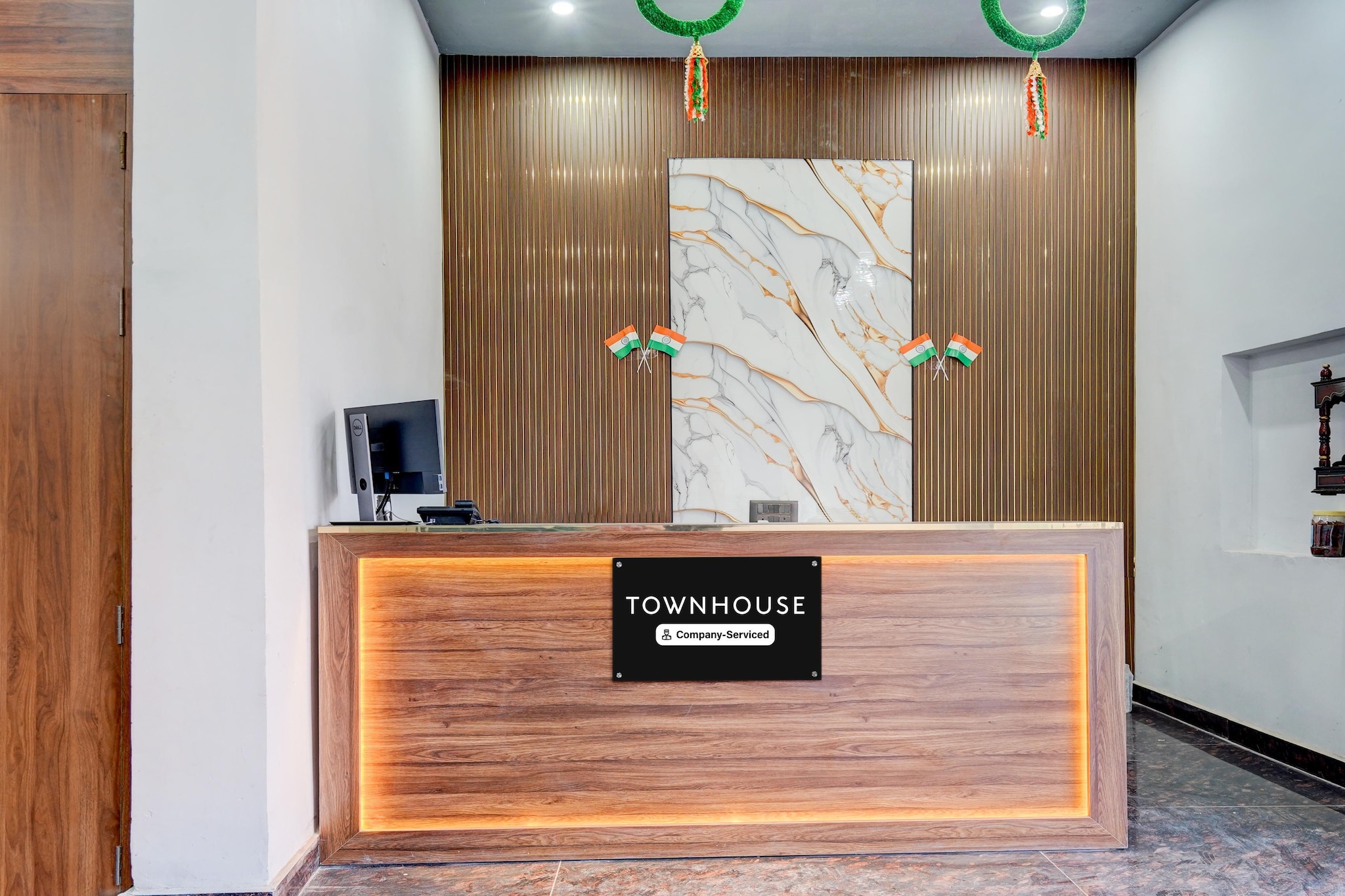 Ground floor: (bedroom(double bed, TV, seating area, air conditioning, telephone, Floor mattress), bathroom(bathtub or shower, shower, washbasin, toilet, Towels incl., shampoo, body soap, hot water))