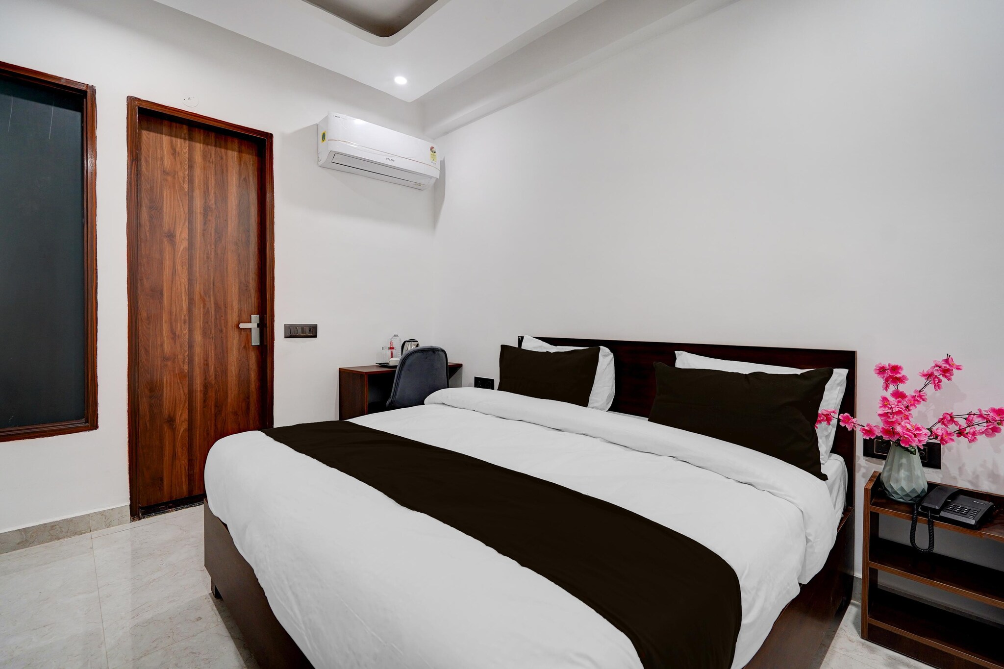 OYO 842697 Townhouse Bhondsi