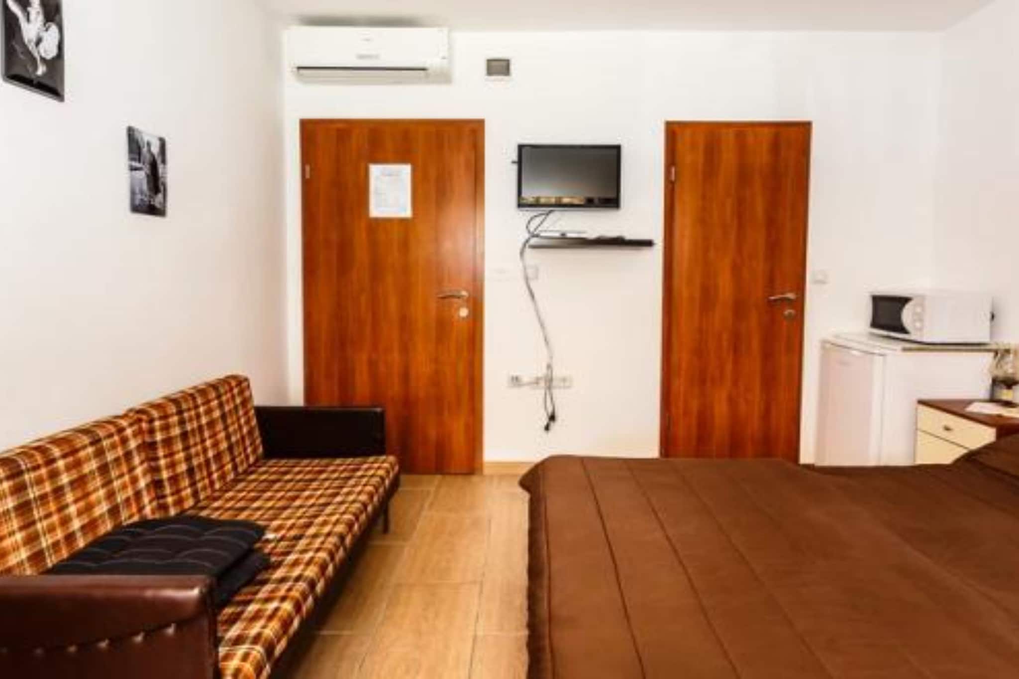 Family Apartmani Sara Malinska - Double Room S1  53048 - Outdoor