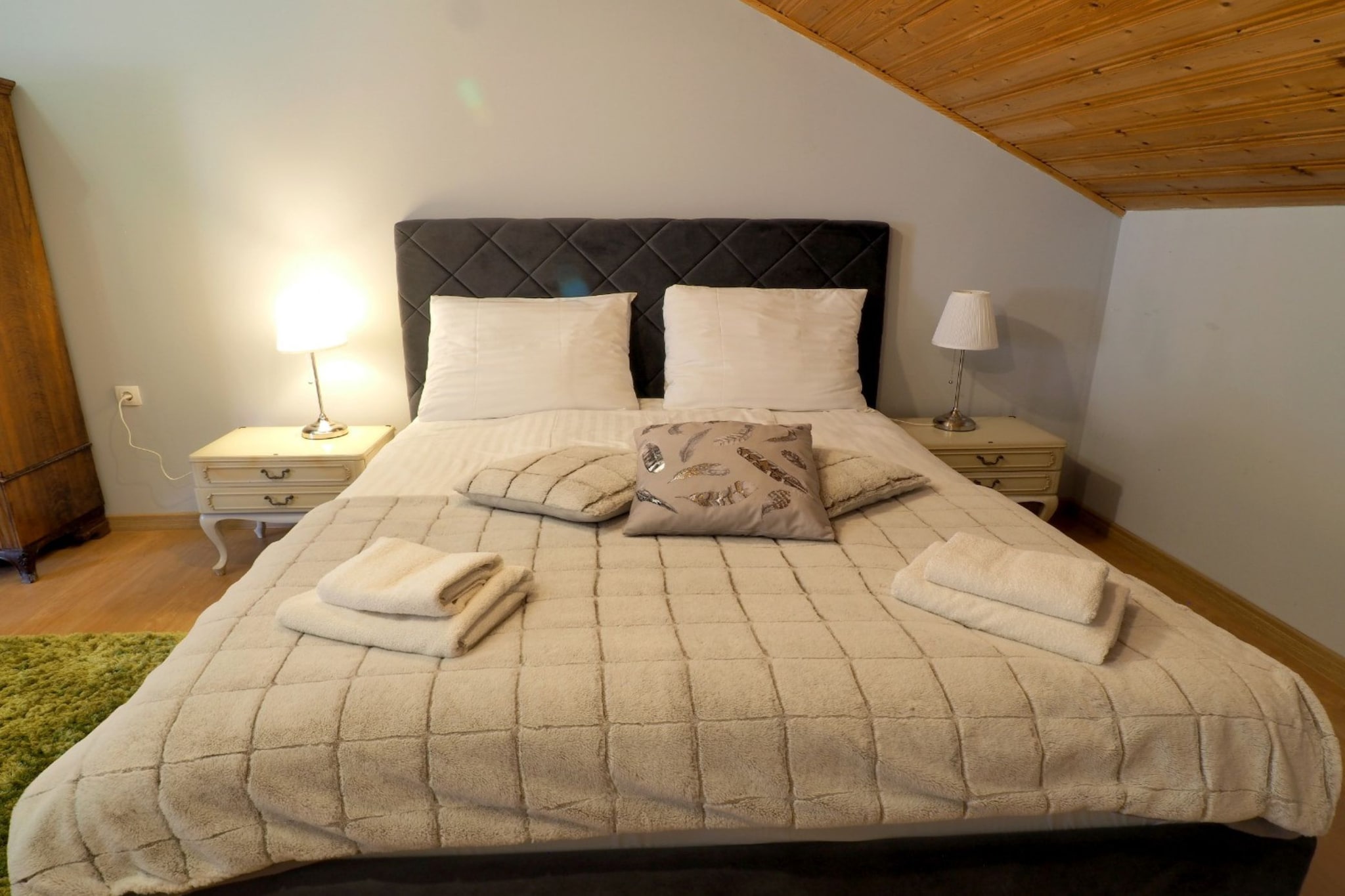 Apartments & Rooms Latin - Two Bedroom Apartment with  Balcony and Garden View - Bedroom